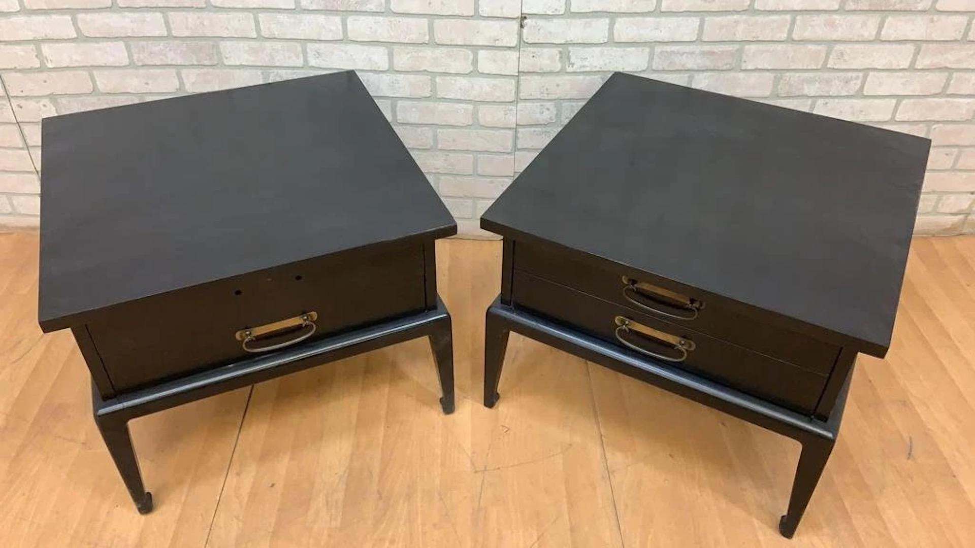 Ottone Tavolini del Mid Century Modern American of Martinsville - Coppia di tavolini da notte in vendita