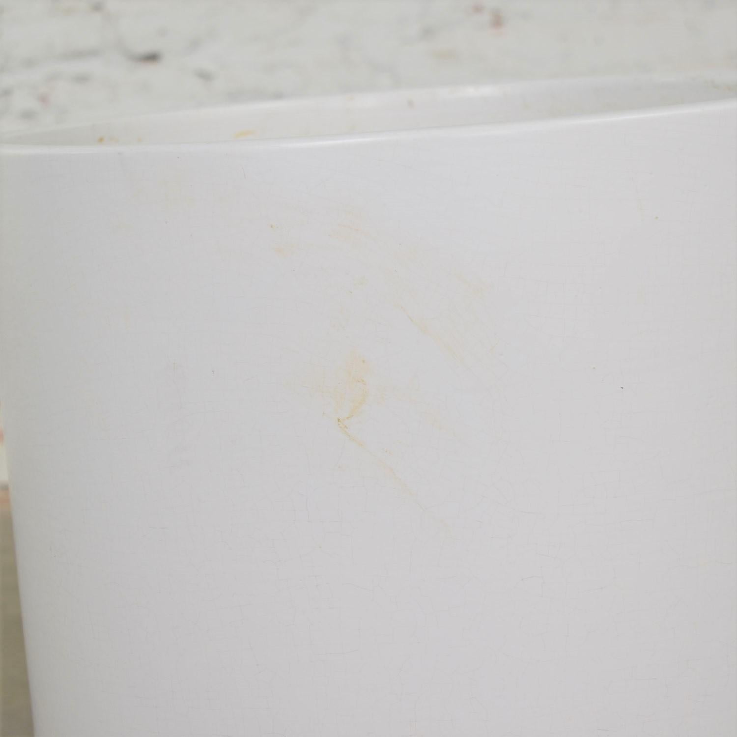 Mid-Century Modern Architectural Pottery Monumental White Cylindrical Pot in vendita 2