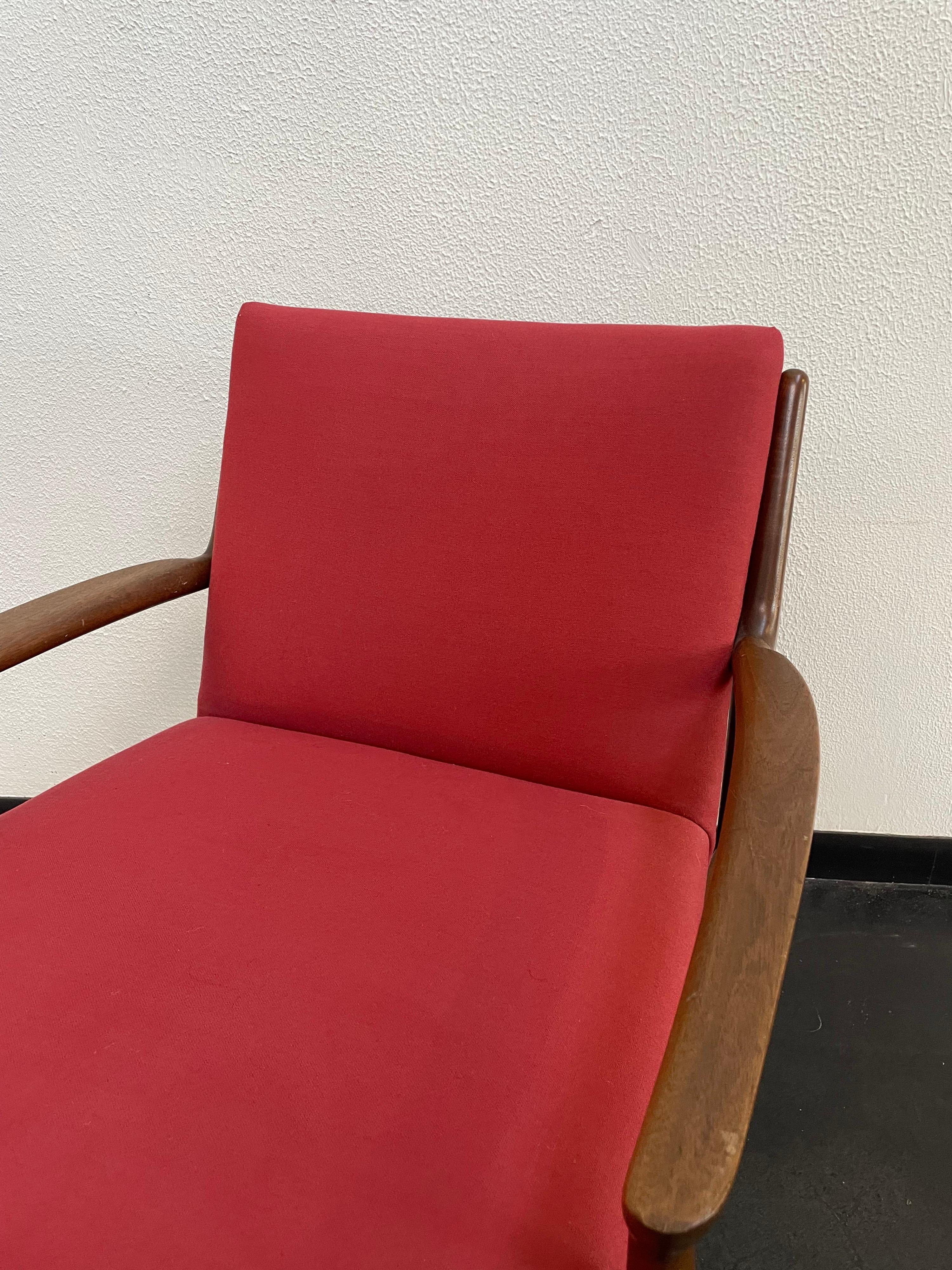 Vintage Mid-Century Modern Arm Chair In Good Condition For Sale In Philadelphia, PA
