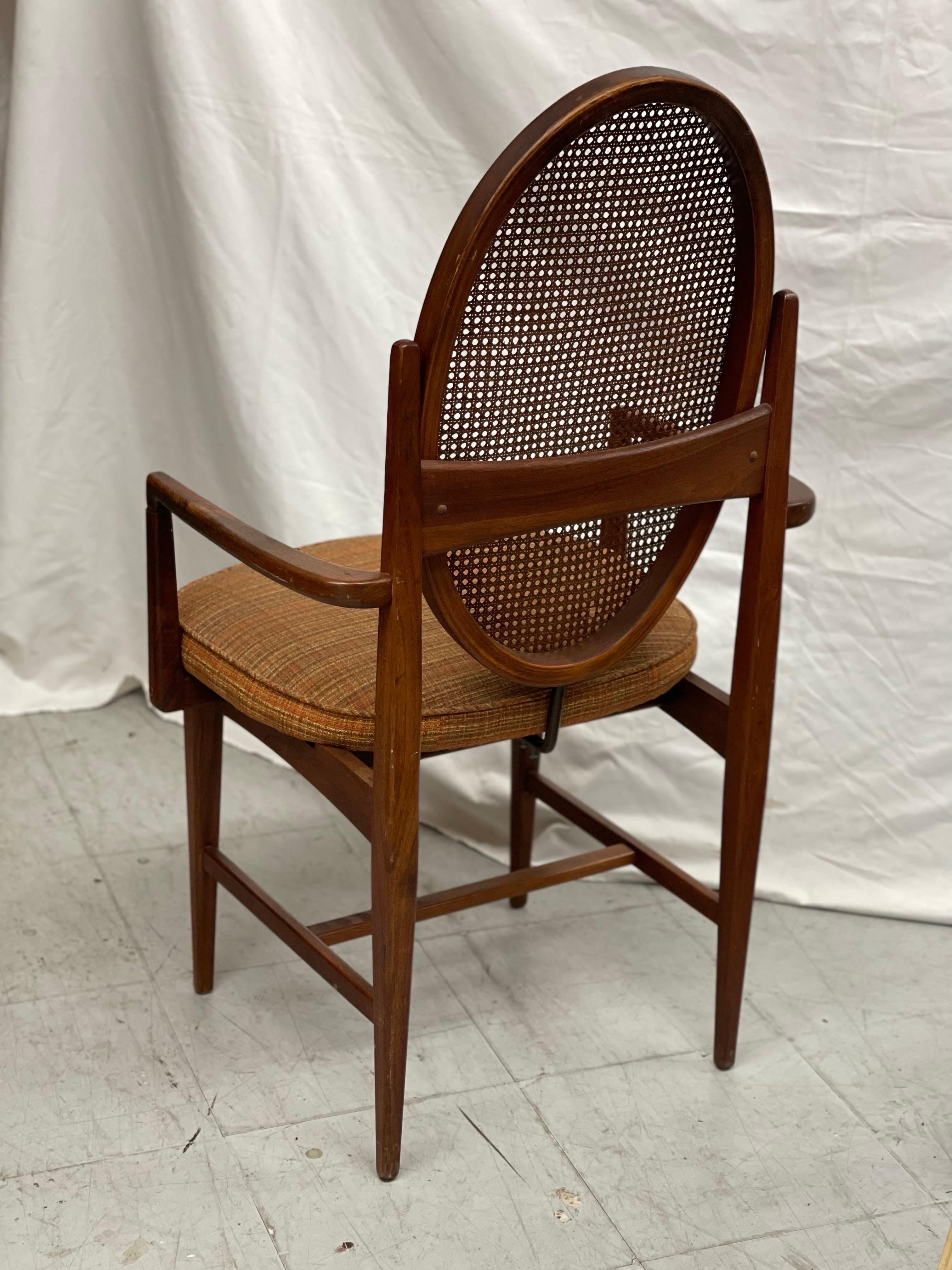 Vintage Mid-Century Modern Armchair For Sale 1