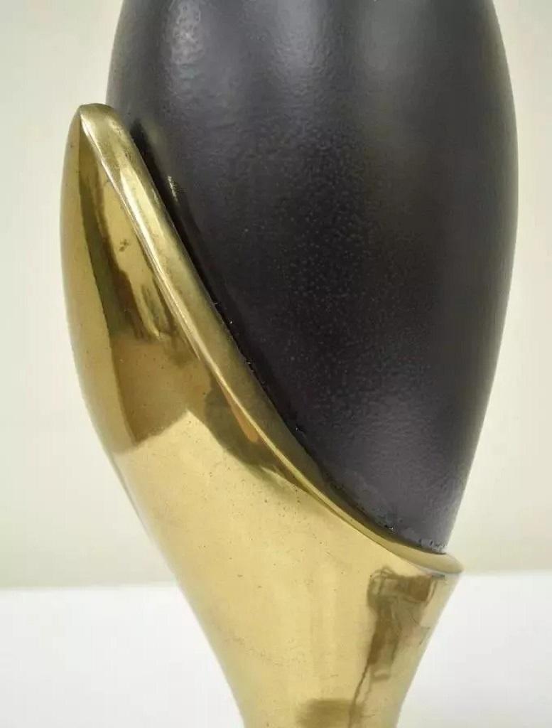 Vintage Mid Century Modern Art Deco Brass Black Metal Egg Nouveau Lampada da tavolo in vendita 3