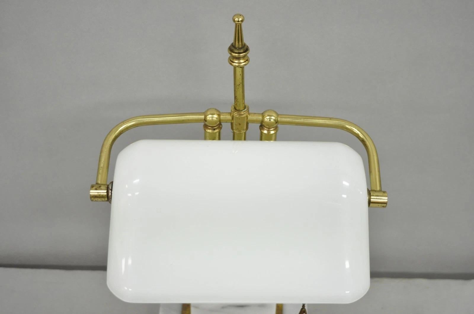 Vintage Mid Century Modern Art Deco Marmor & Messing Bankers Schreibtischlampe w / Schatten (Unbekannt) im Angebot