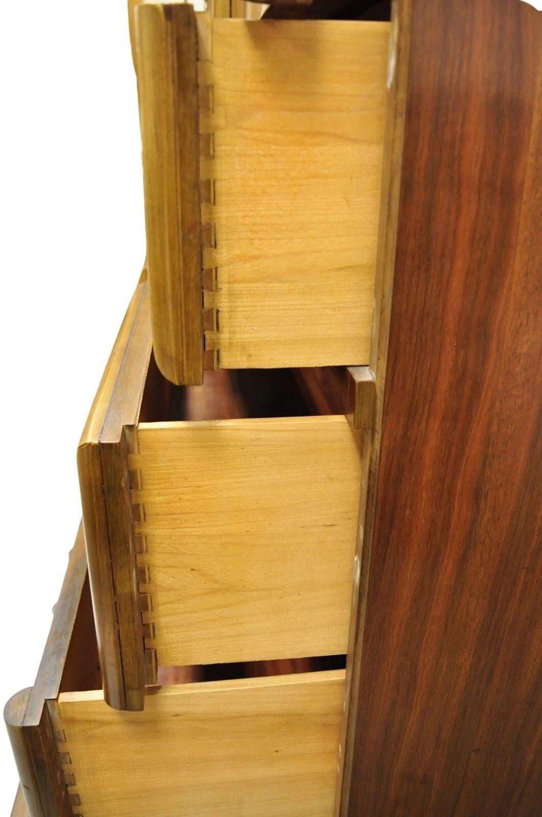 Vintage Mid Century Modern Art Deco Nussbaum Kommode hoch von Joerns Bros im Angebot 5