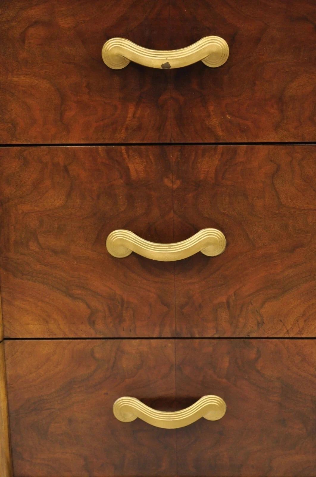Vintage Mid Century Modern Art Deco Nussbaum Kommode hoch von Joerns Bros (20. Jahrhundert) im Angebot