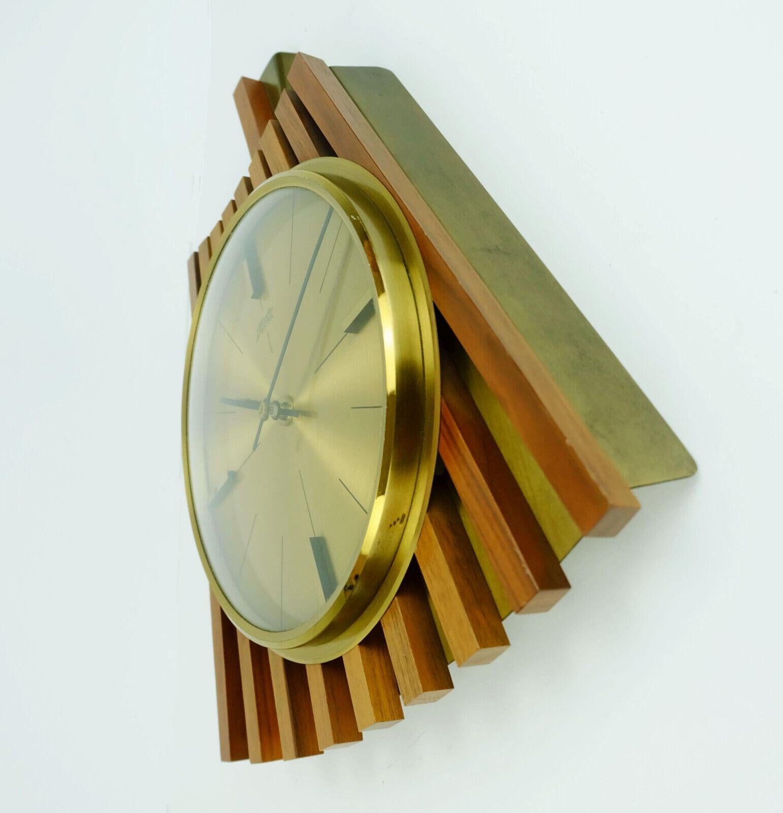 Vintage Mid-Century Modern Atlanta Electric Wall Clock Walnut Brass 1960s 3