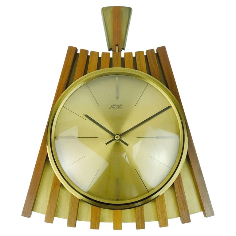 https://a.1stdibscdn.com/vintage-mid-century-modern-atlanta-electric-wall-clock-walnut-brass-1960s-for-sale/f_80782/f_338156021681742474200/f_33815602_1681742474825_bg_processed.jpg?width=768