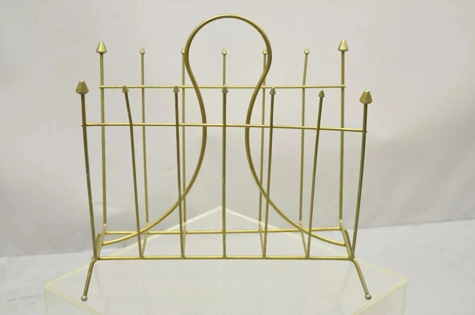 Vintage Mid Century Modern Atomic Era Metal Wire Gold Magazine Rack Stand. Circa Mitte des 20. Jahrhunderts. Abmessungen:  16,5