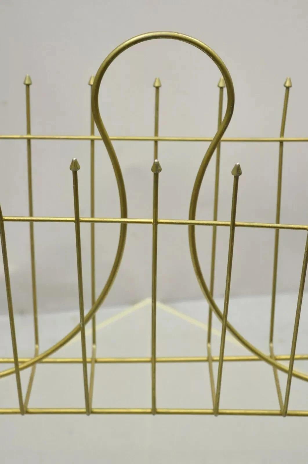 Vintage Mid Century Modern Atomic Era Metal Wire Gold Magazine Rack Stand (Moderne der Mitte des Jahrhunderts) im Angebot