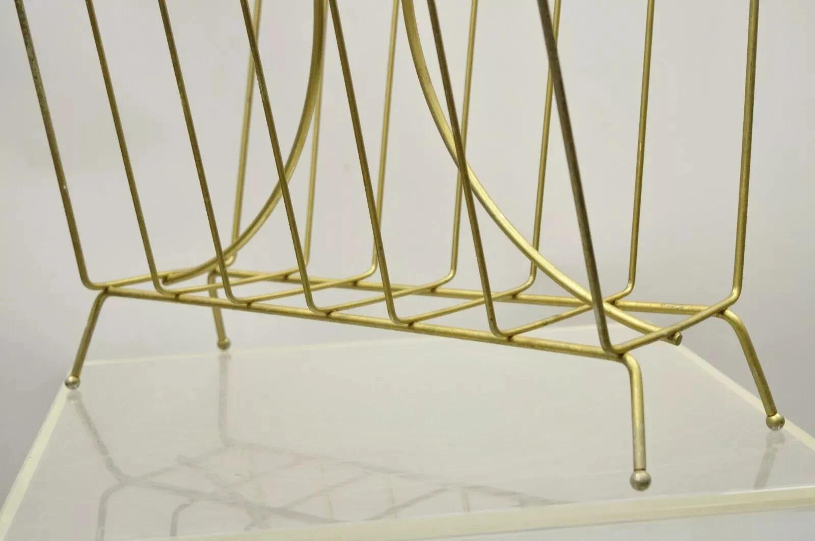 Vintage Mid Century Modern Atomic Era Metal Wire Gold Magazine Rack Stand (Unbekannt) im Angebot