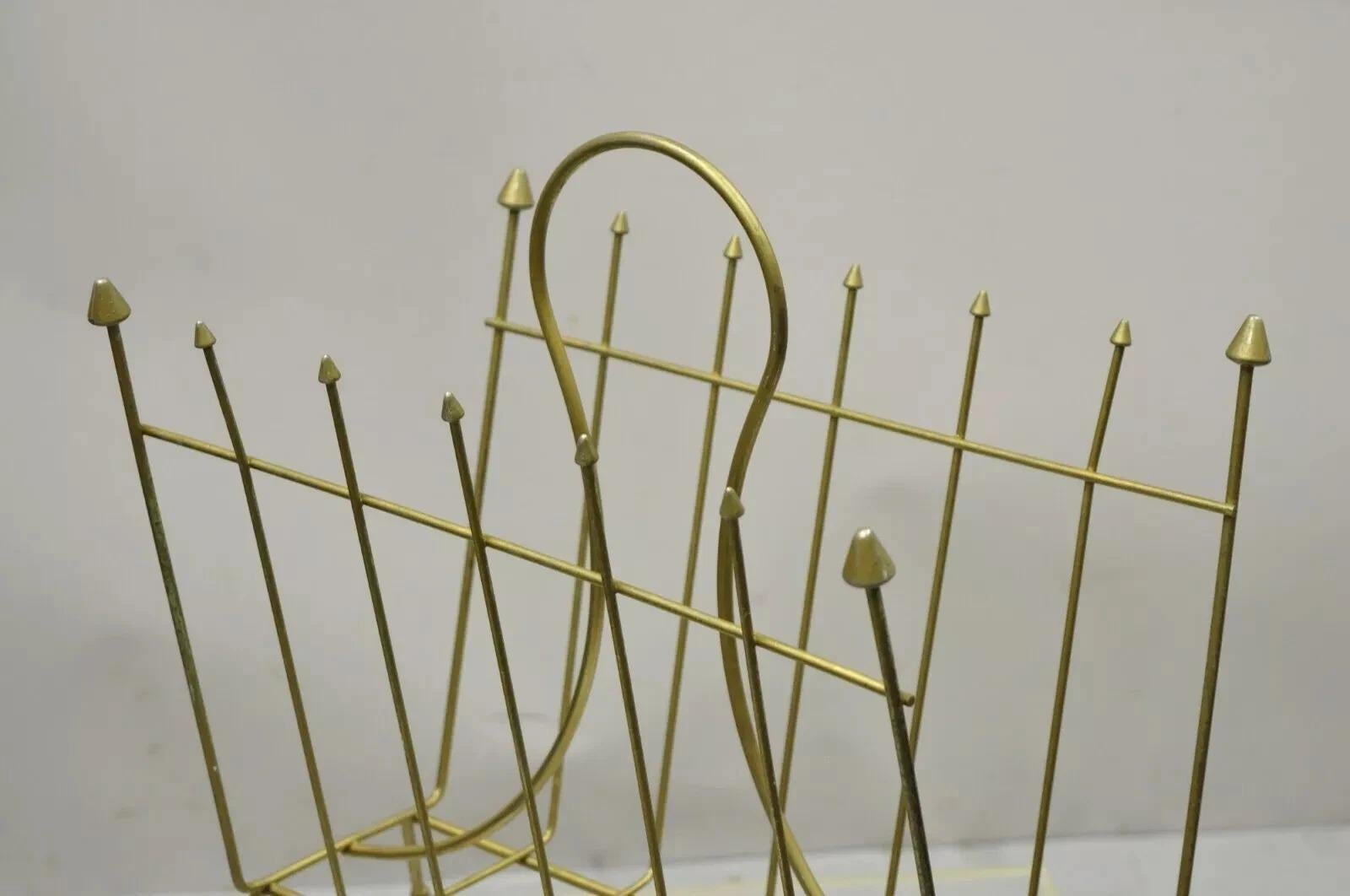 Vintage Mid Century Modern Atomic Era Metal Wire Gold Magazine Rack Stand im Zustand „Gut“ im Angebot in Philadelphia, PA