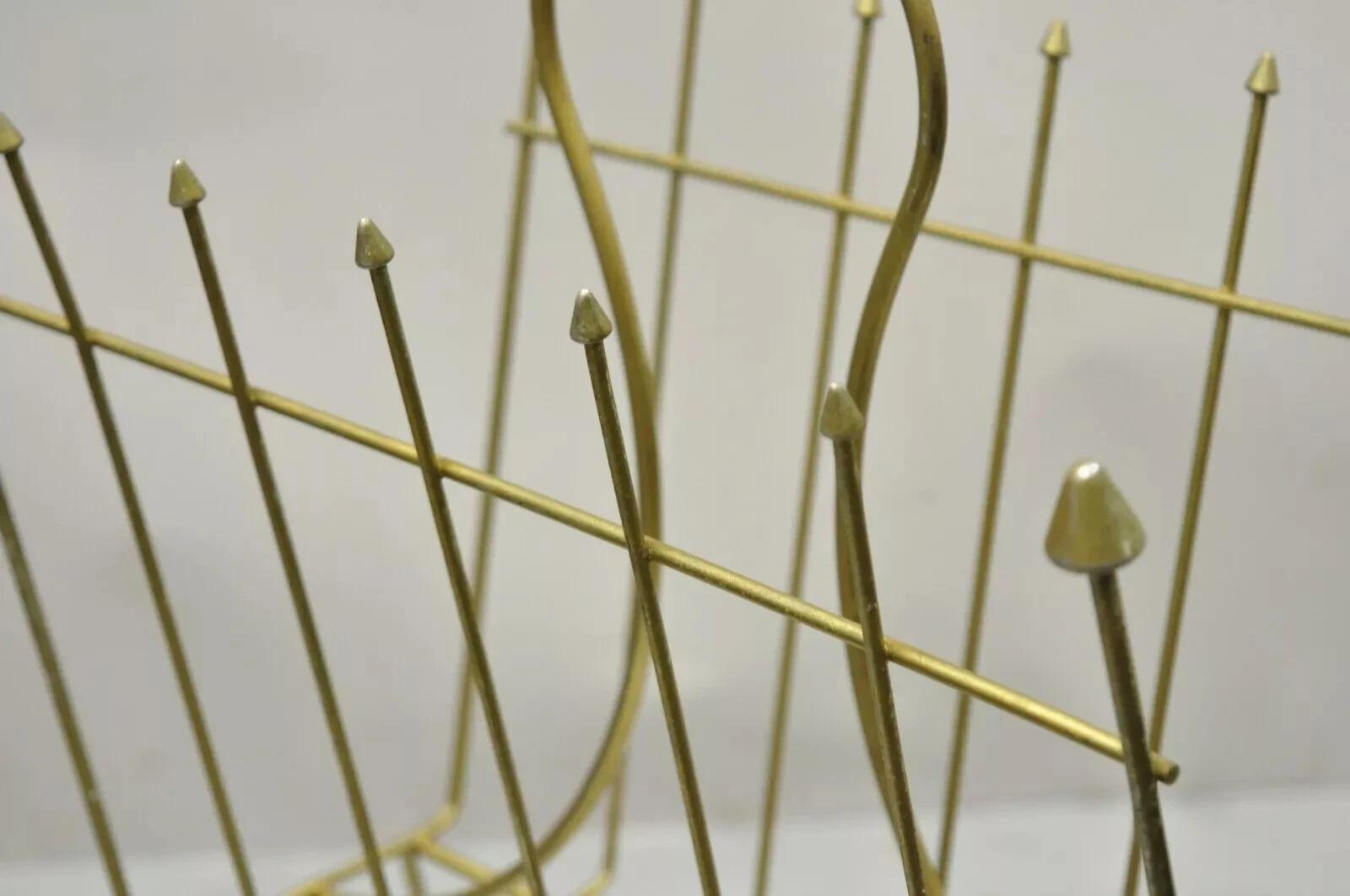 Vintage Mid Century Modern Atomic Era Metal Wire Gold Magazine Rack Stand (20. Jahrhundert) im Angebot