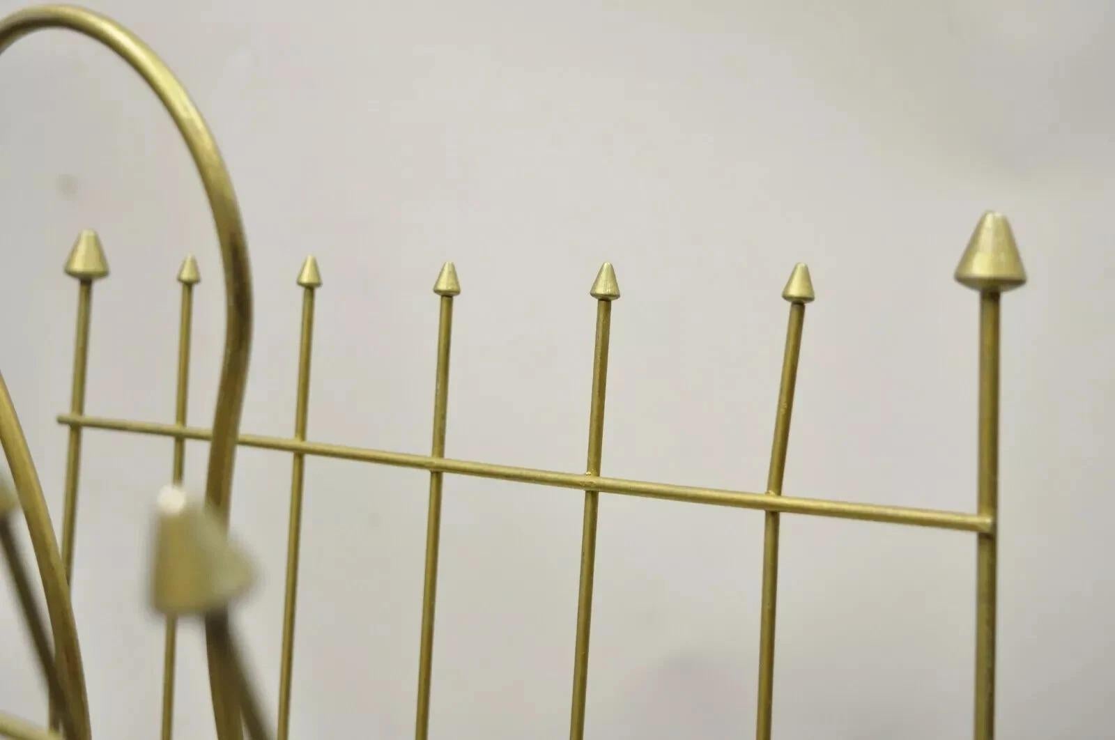 Vintage Mid Century Modern Atomic Era Metal Wire Gold Magazine Rack Stand im Angebot 1