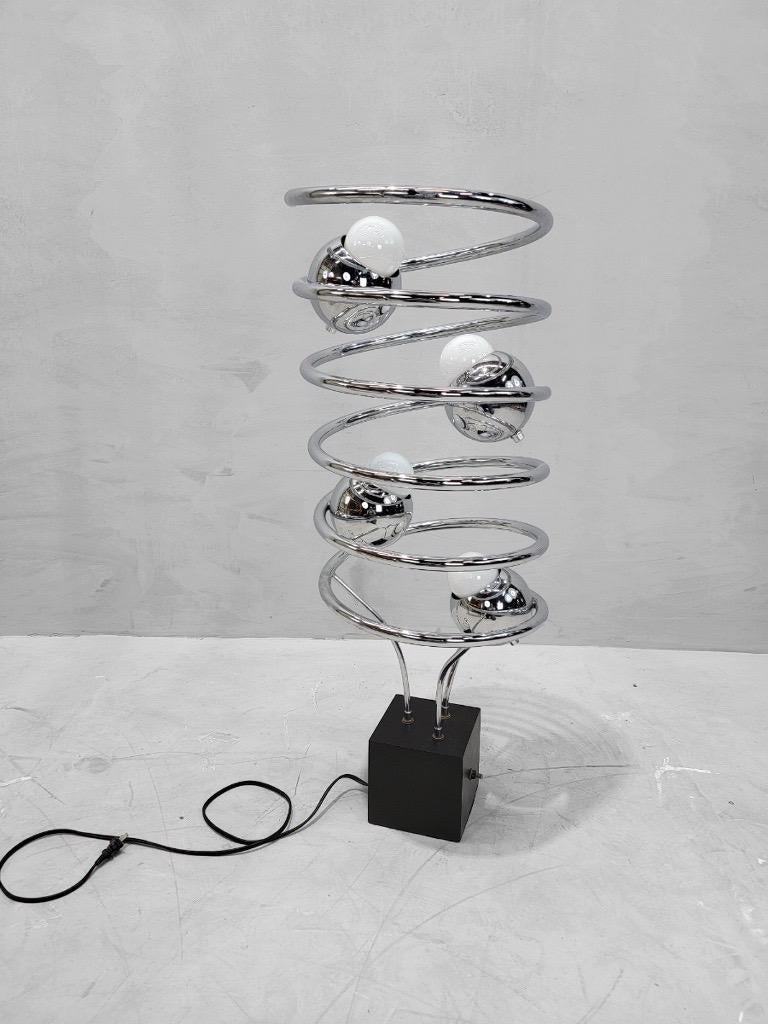 Américain Lampadaire de table abstrait chromé atomique de l'ère spatiale moderne du milieu du siècle dernier en vente