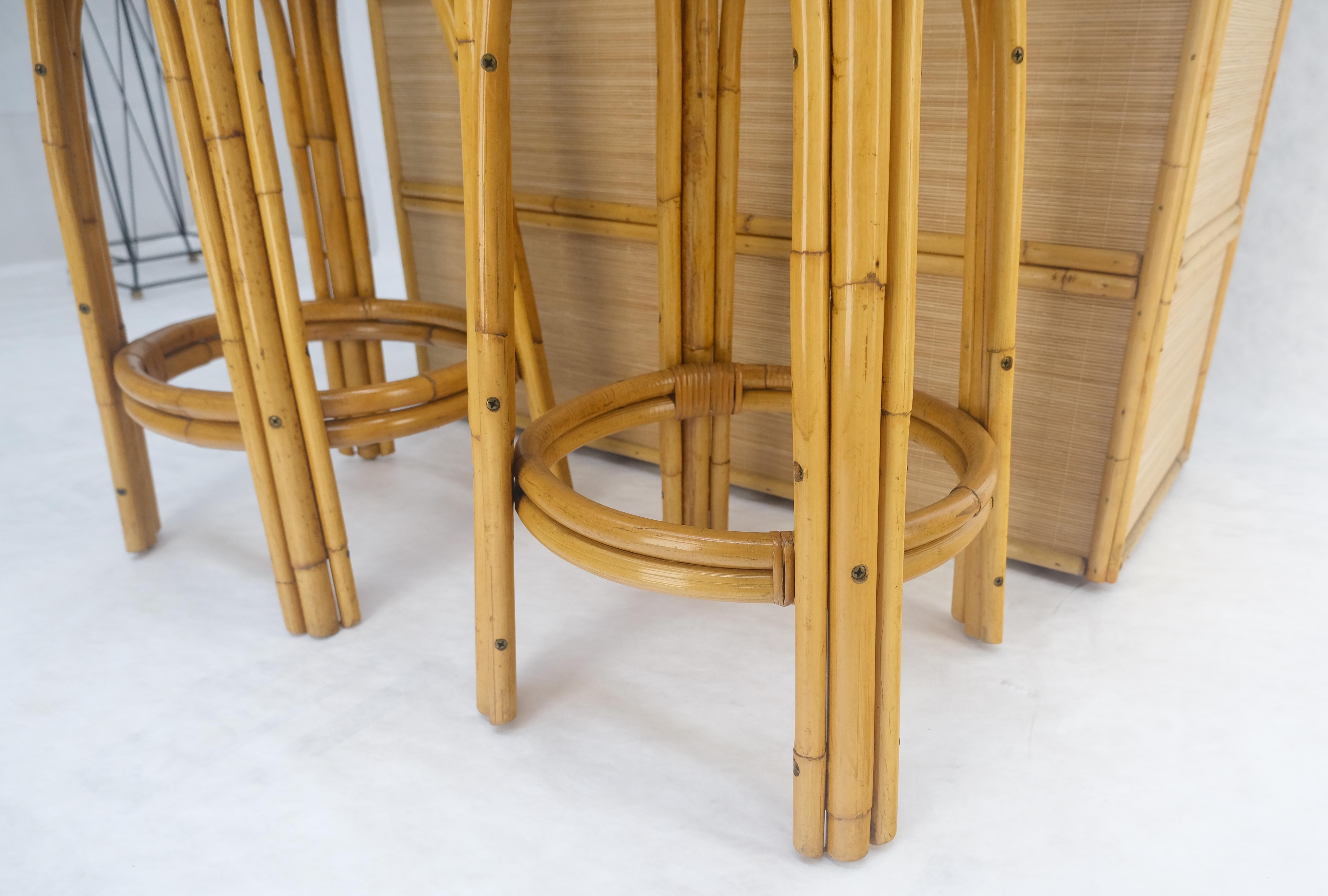 Barra de bar de ratán de bambú y par de taburetes a juego MINT en venta 1