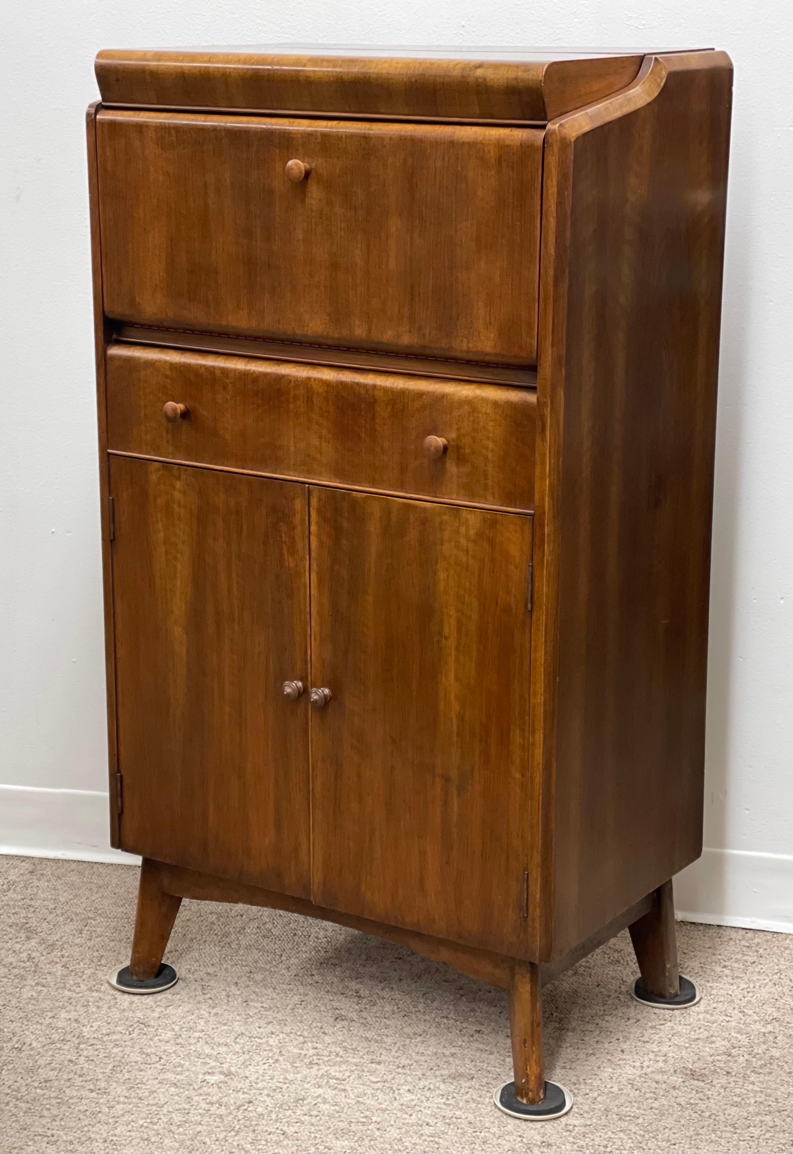 Vintage Mid Century Modern Bar Cabinet  In Good Condition In Seattle, WA