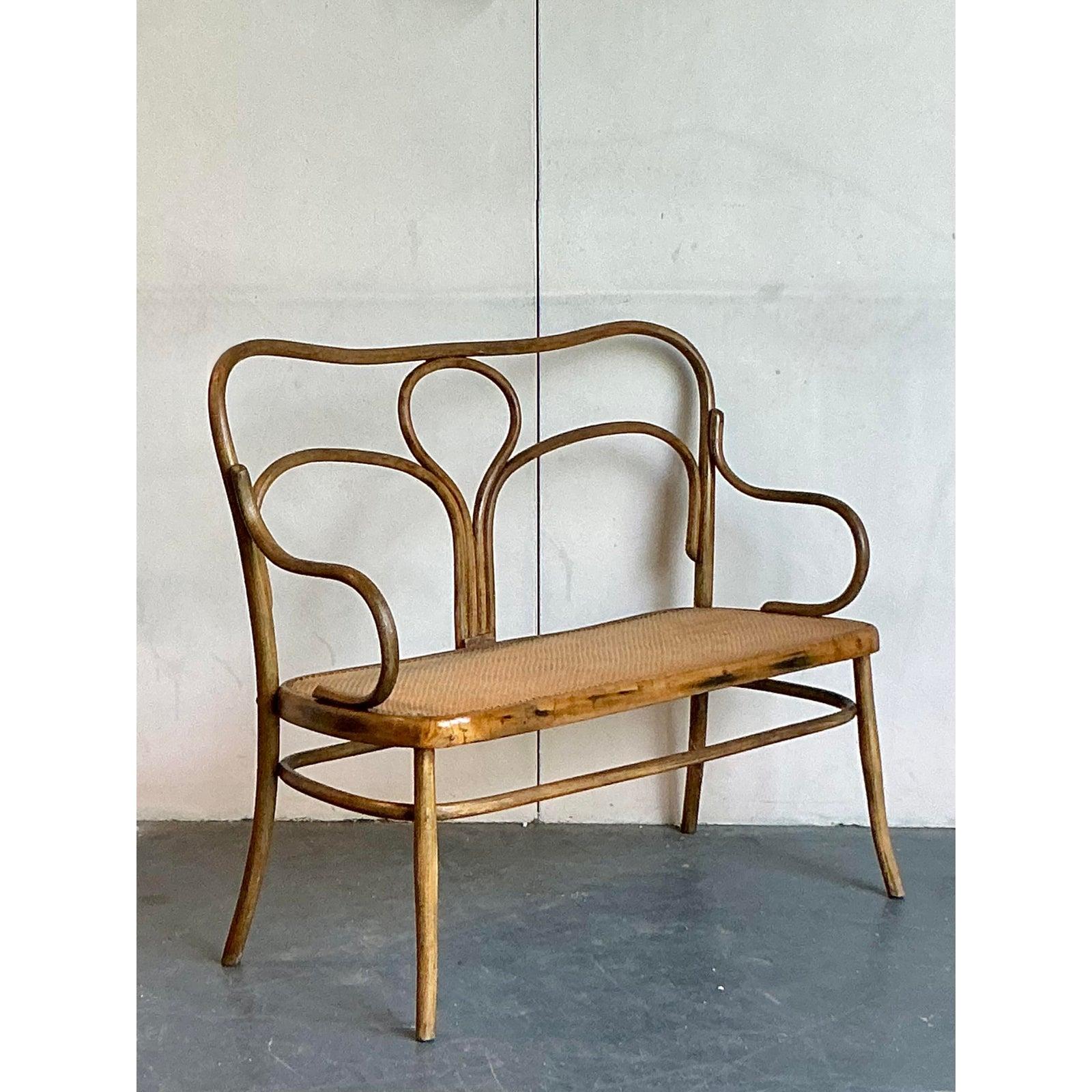 Banco de madera curvada Vintage Mid-Century Modern After Thonet en venta 3