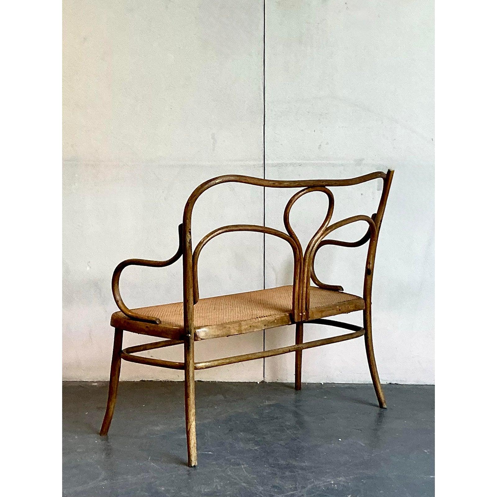 Banco de madera curvada Vintage Mid-Century Modern After Thonet Art Nouveau en venta