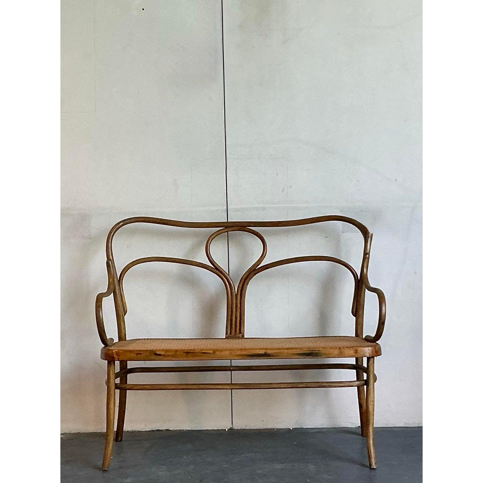 Banco de madera curvada Vintage Mid-Century Modern After Thonet siglo XX en venta