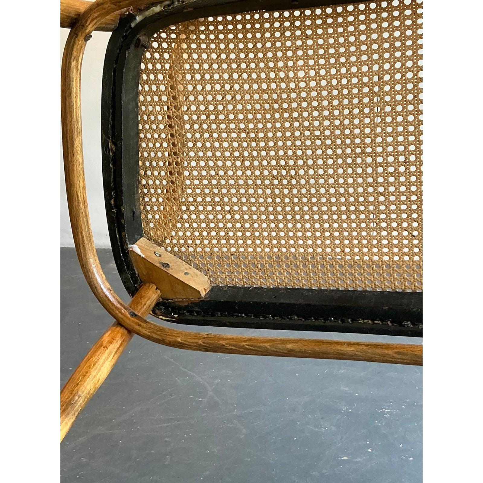 Banco de madera curvada Vintage Mid-Century Modern After Thonet Caña en venta