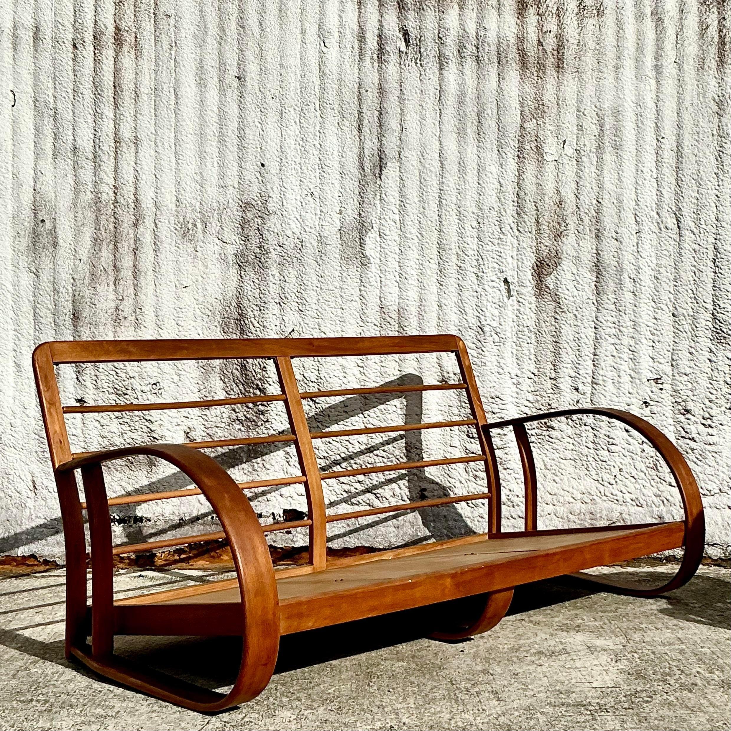 Canapé vintage moderne du milieu du siècle dernier en bois courbé d'après Gilbert Rohde Bon état - En vente à west palm beach, FL