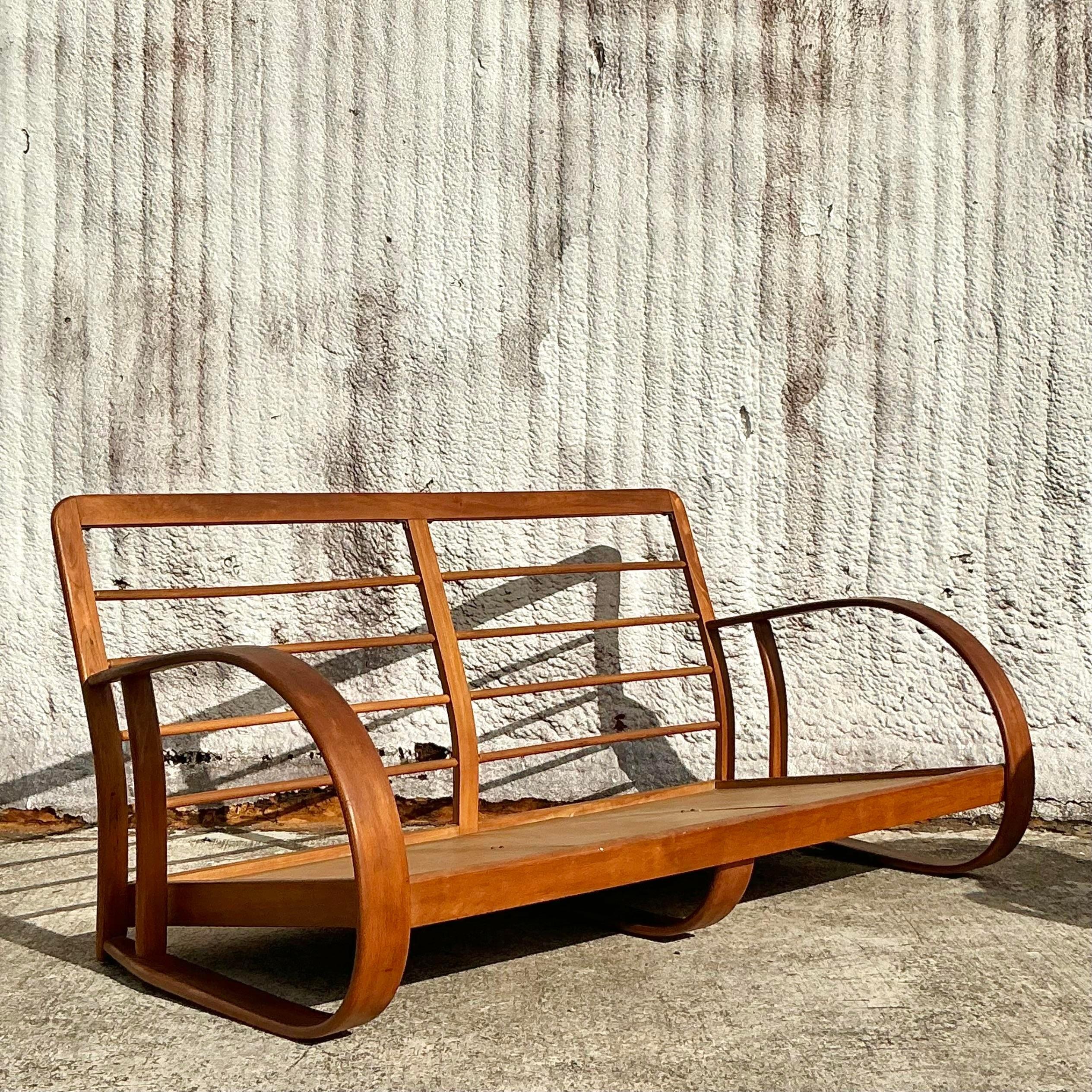 Canapé vintage moderne du milieu du siècle dernier en bois courbé d'après Gilbert Rohde en vente 1