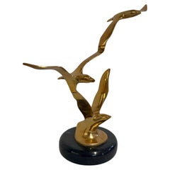 Scultura d'epoca in stile Mid Century Modern Birds in Flight in ottone e marmo C.C.