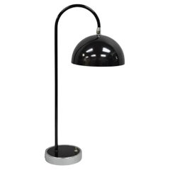 Lampada da tavolo in metallo cromato ad arco nero Vintage Mid Century Modern