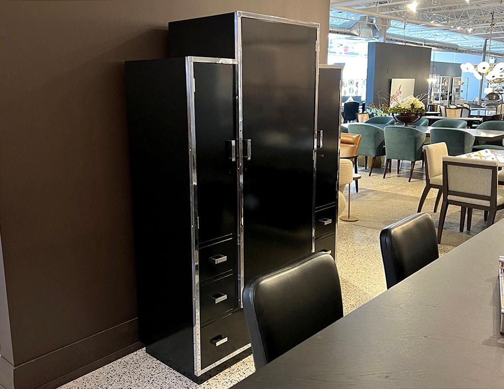 Vintage Mid-Century Modern Black Bar Cabinet by Heal’s In Good Condition For Sale In North York, ON