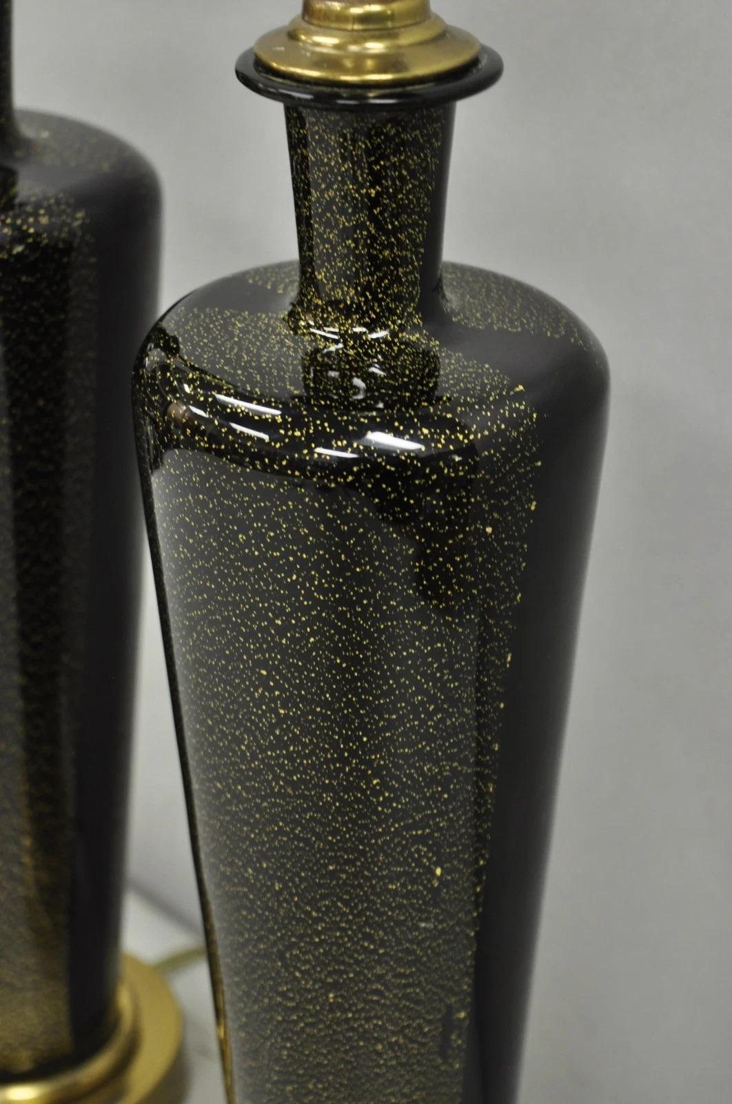 Paire de lampes de table Urne en verre noir et mouchetures d'or Vintage Mid Century Modern en vente 3