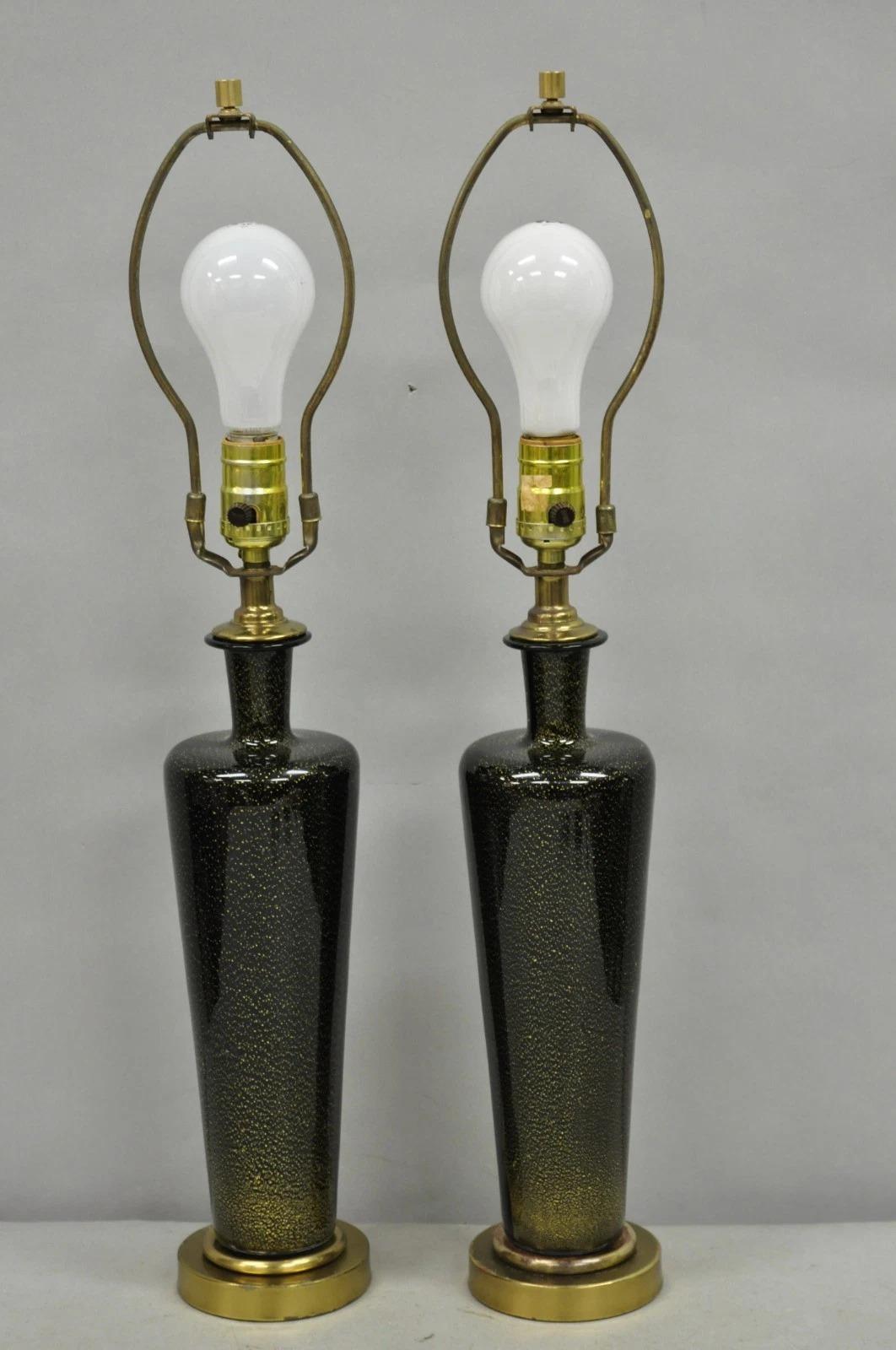 Paire de lampes de table Urne en verre noir et mouchetures d'or Vintage Mid Century Modern en vente 5