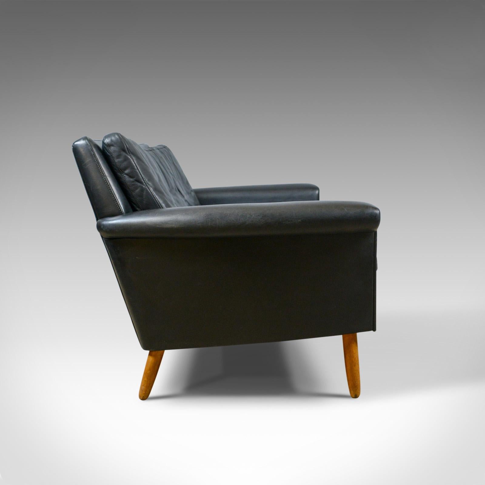 Vintage Mid-Century Modern Black Leather Sofa, Danish, Three-Seat, circa 1970 In Good Condition In Hele, Devon, GB