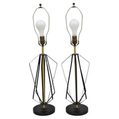 Lampada da tavolo Helix geometrica d'epoca in metallo nero e ottone della metà del secolo scorso.
