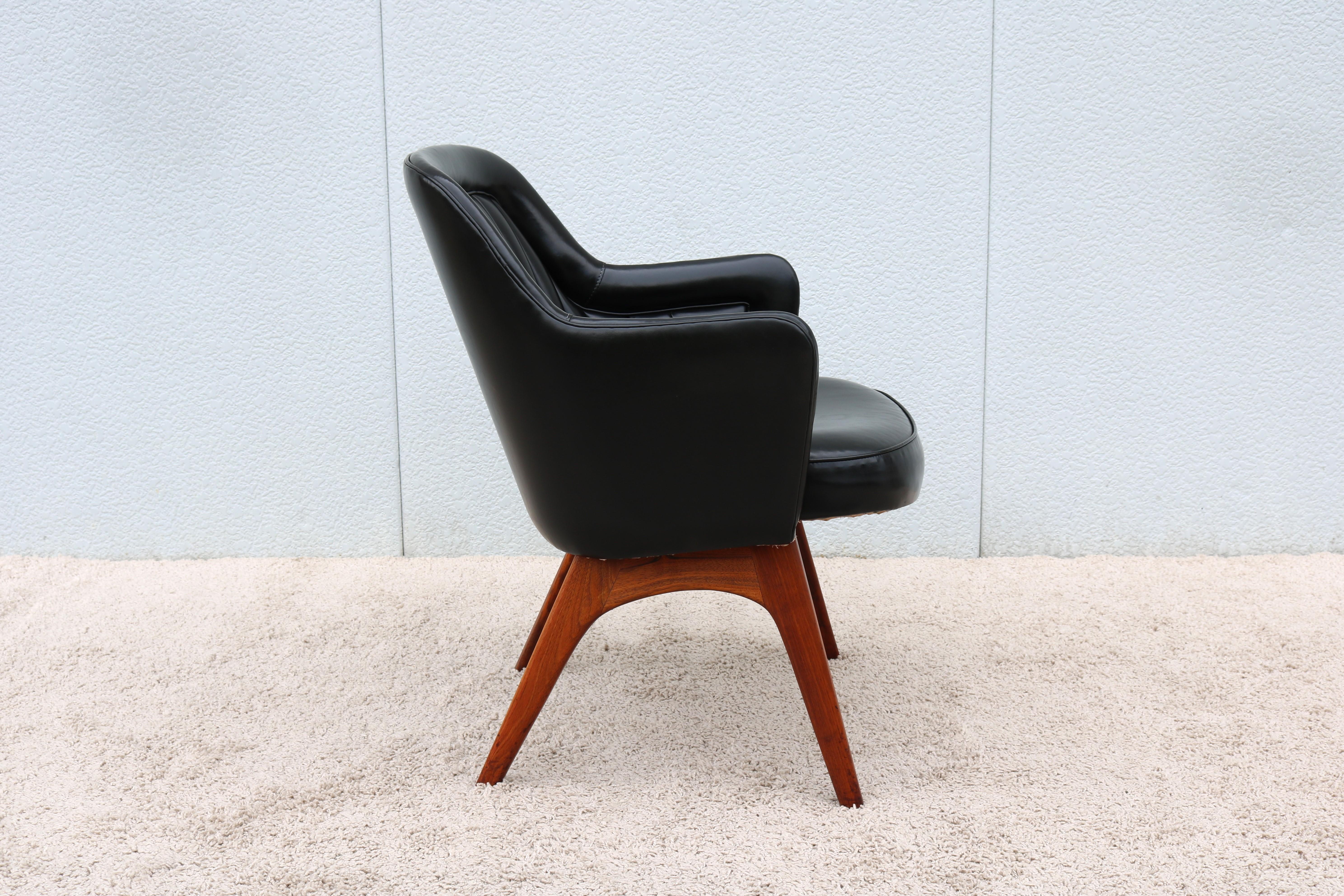 Vintage Mid-Century Modern Black Naugahyde and Walnut Executive Armchair For Sale 5
