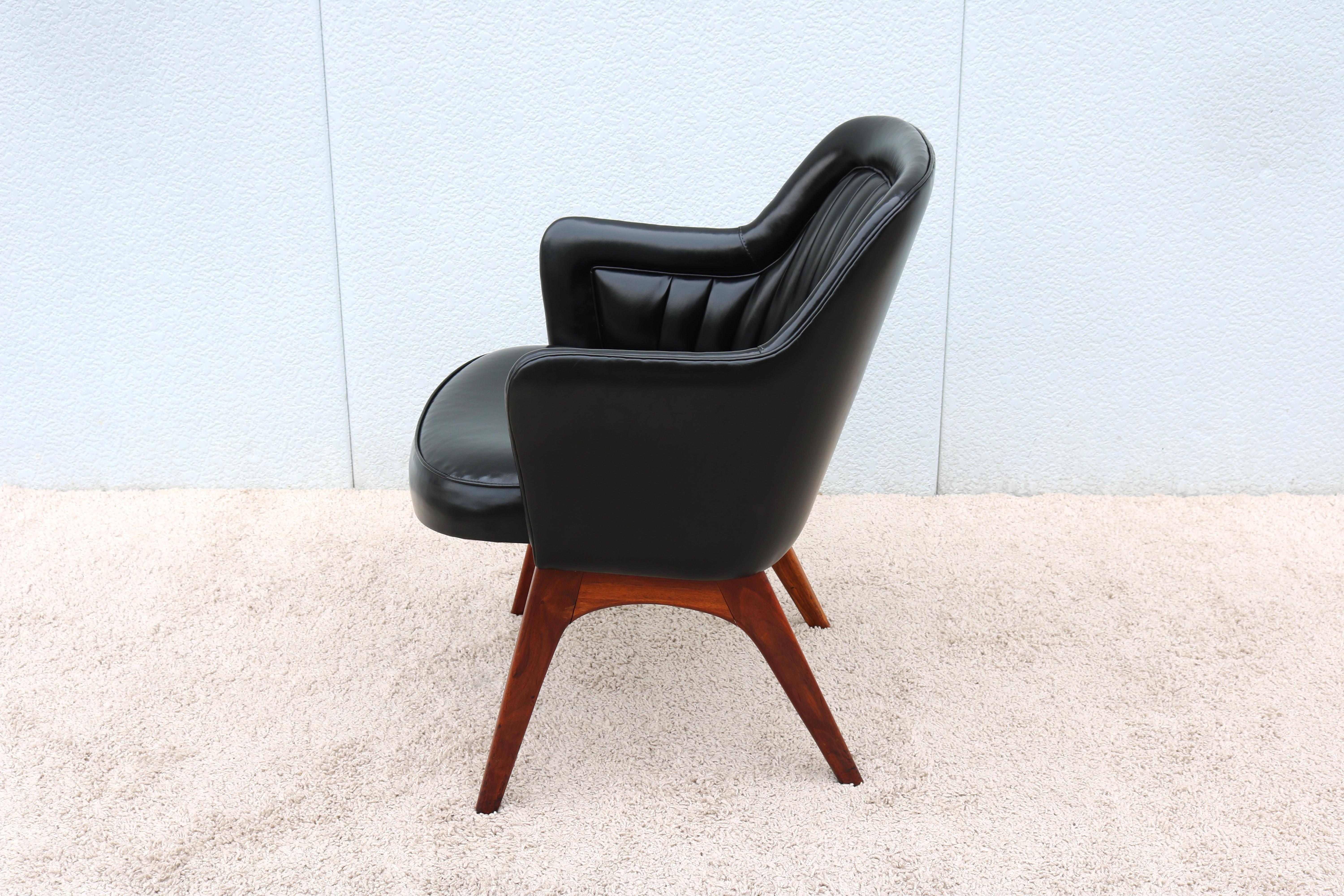 Vintage Mid-Century Modern Black Naugahyde and Walnut Executive Armchair For Sale 7