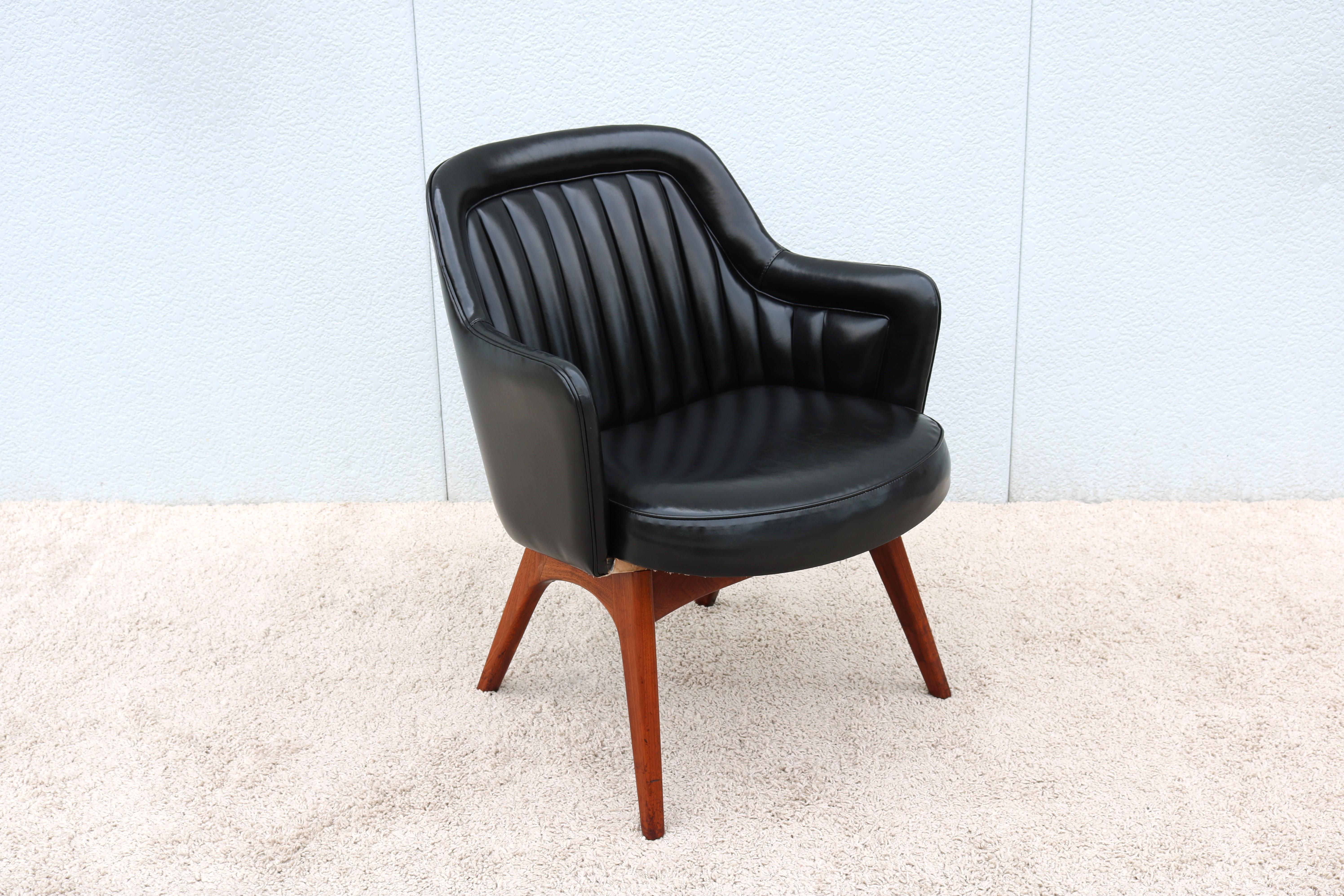 20th Century Vintage Mid-Century Modern Black Naugahyde and Walnut Executive Armchair For Sale