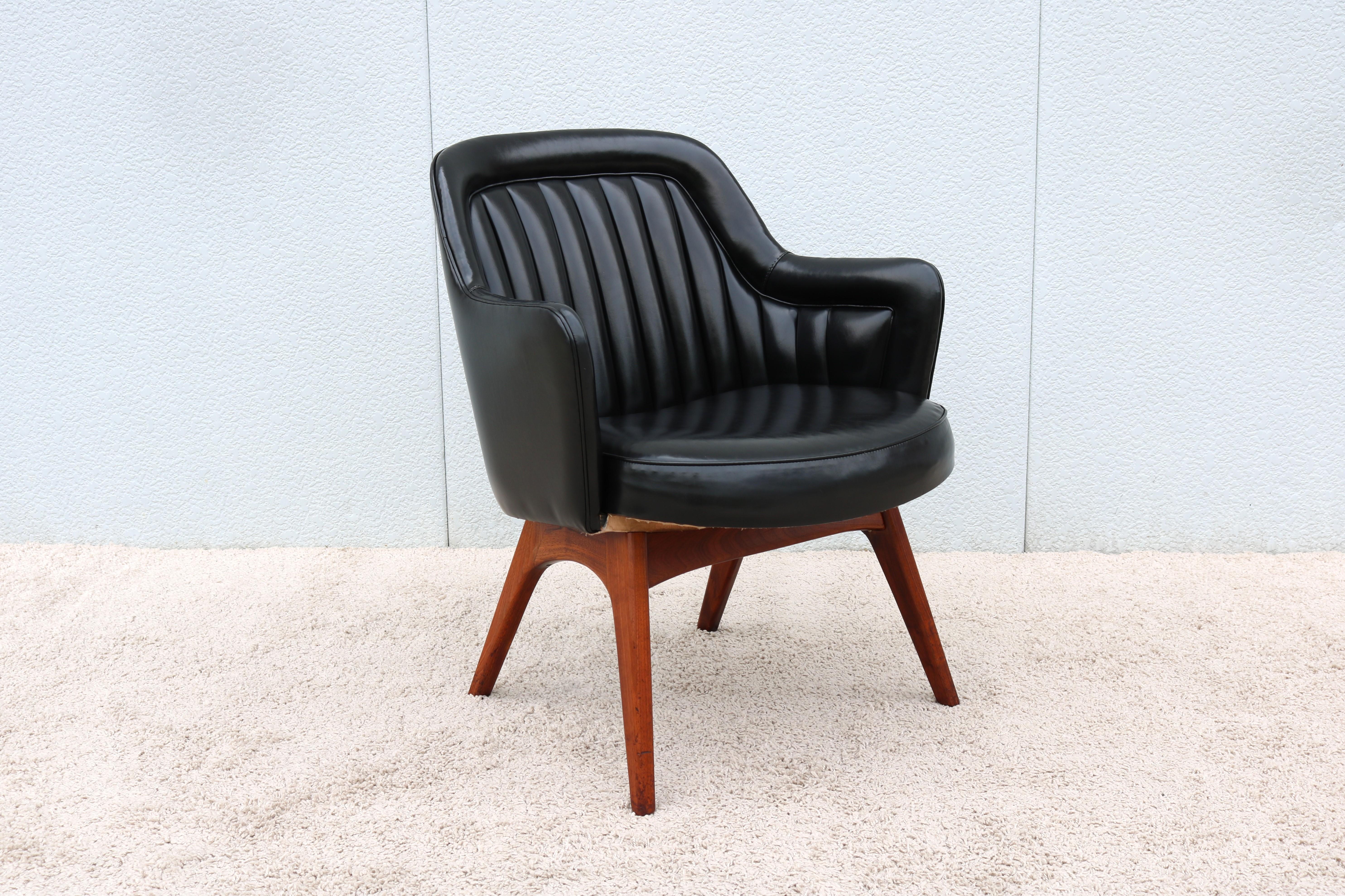 Vintage Mid-Century Modern Black Naugahyde and Walnut Executive Armchair For Sale 1