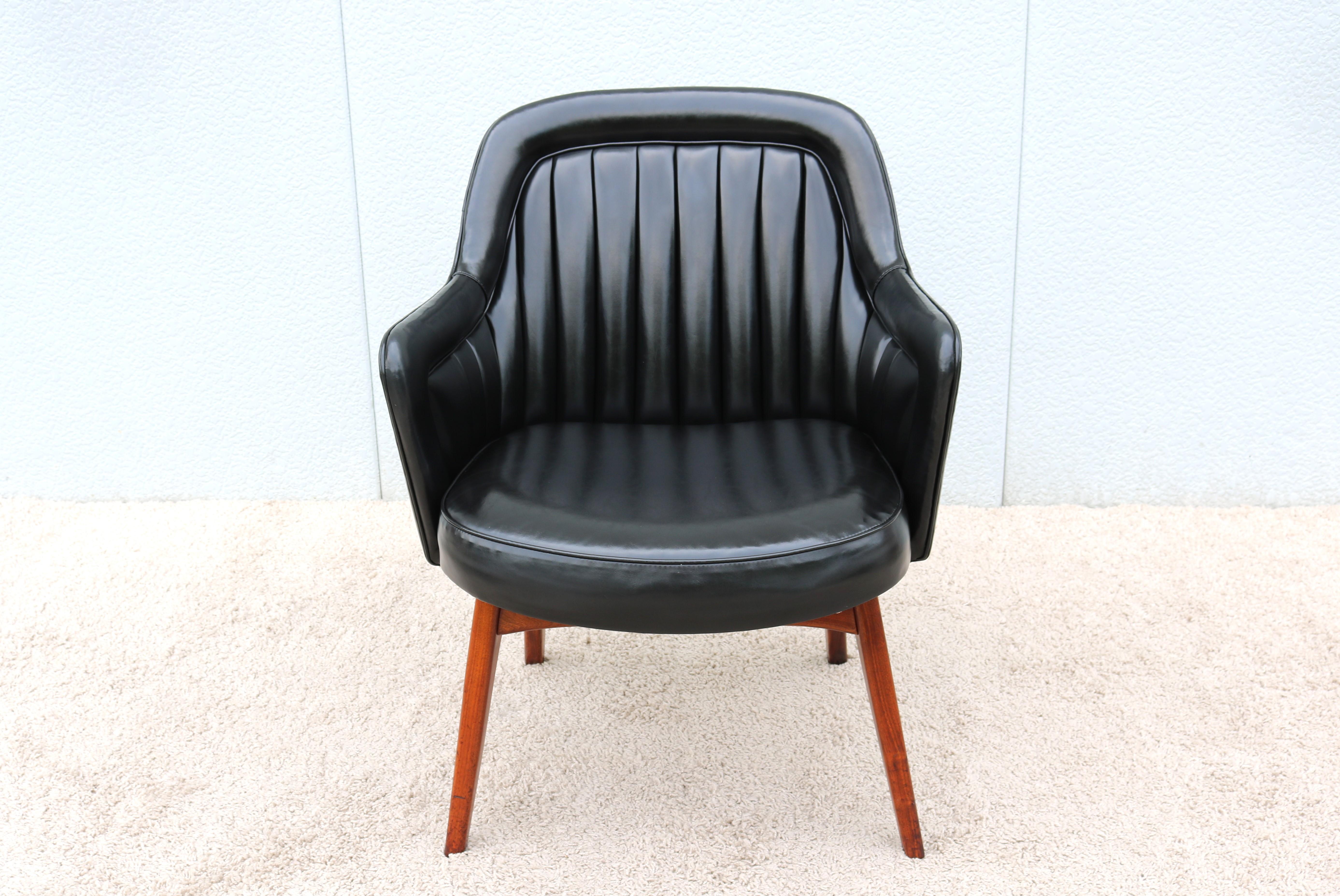 Vintage Mid-Century Modern Black Naugahyde and Walnut Executive Armchair For Sale 2