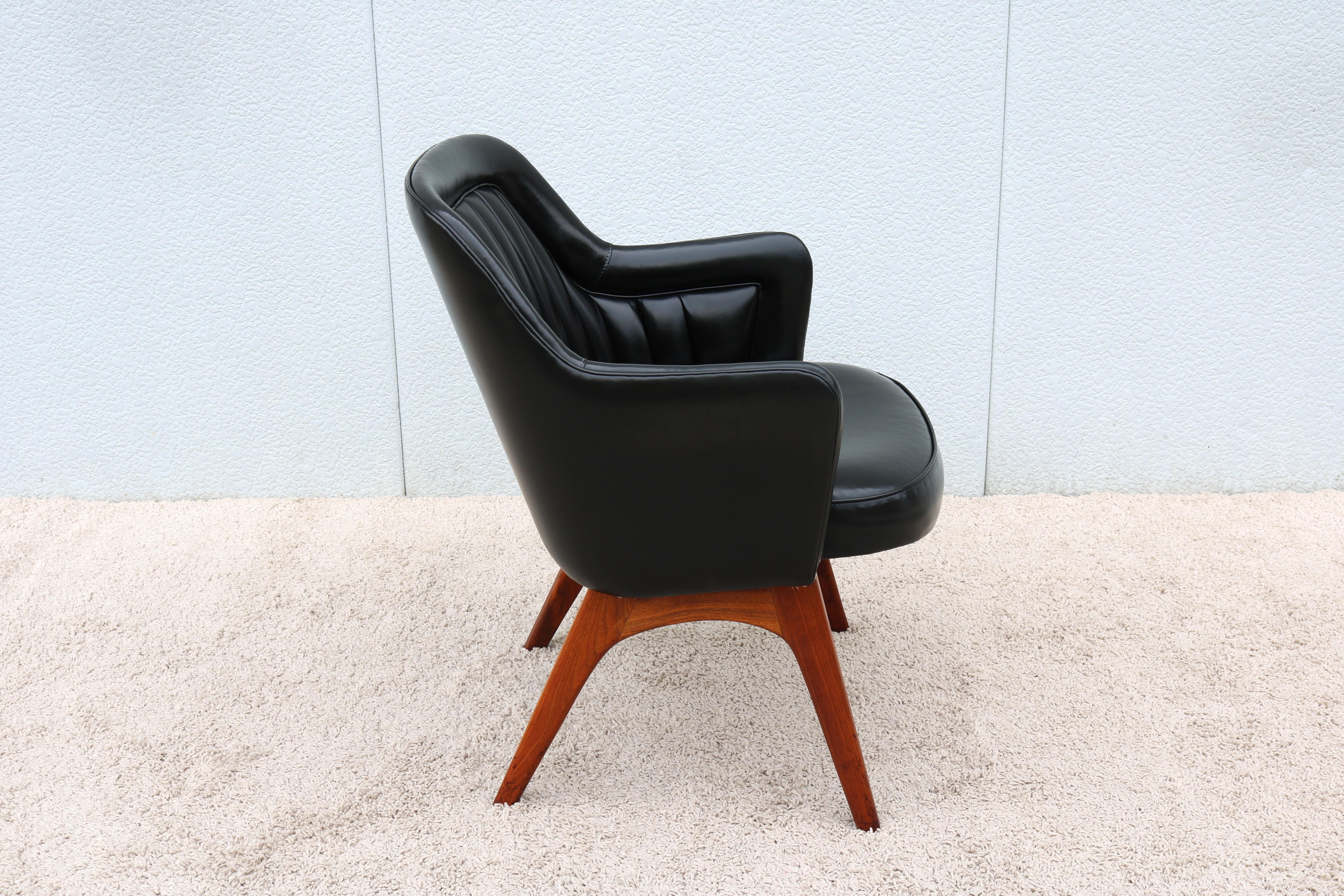 Vintage Mid-Century Modern Black Naugahyde and Walnut Executive Armchair For Sale 4