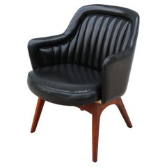 Executive-Sessel aus schwarzem Naugahyde und Nussbaumholz, Mid-Century Modern