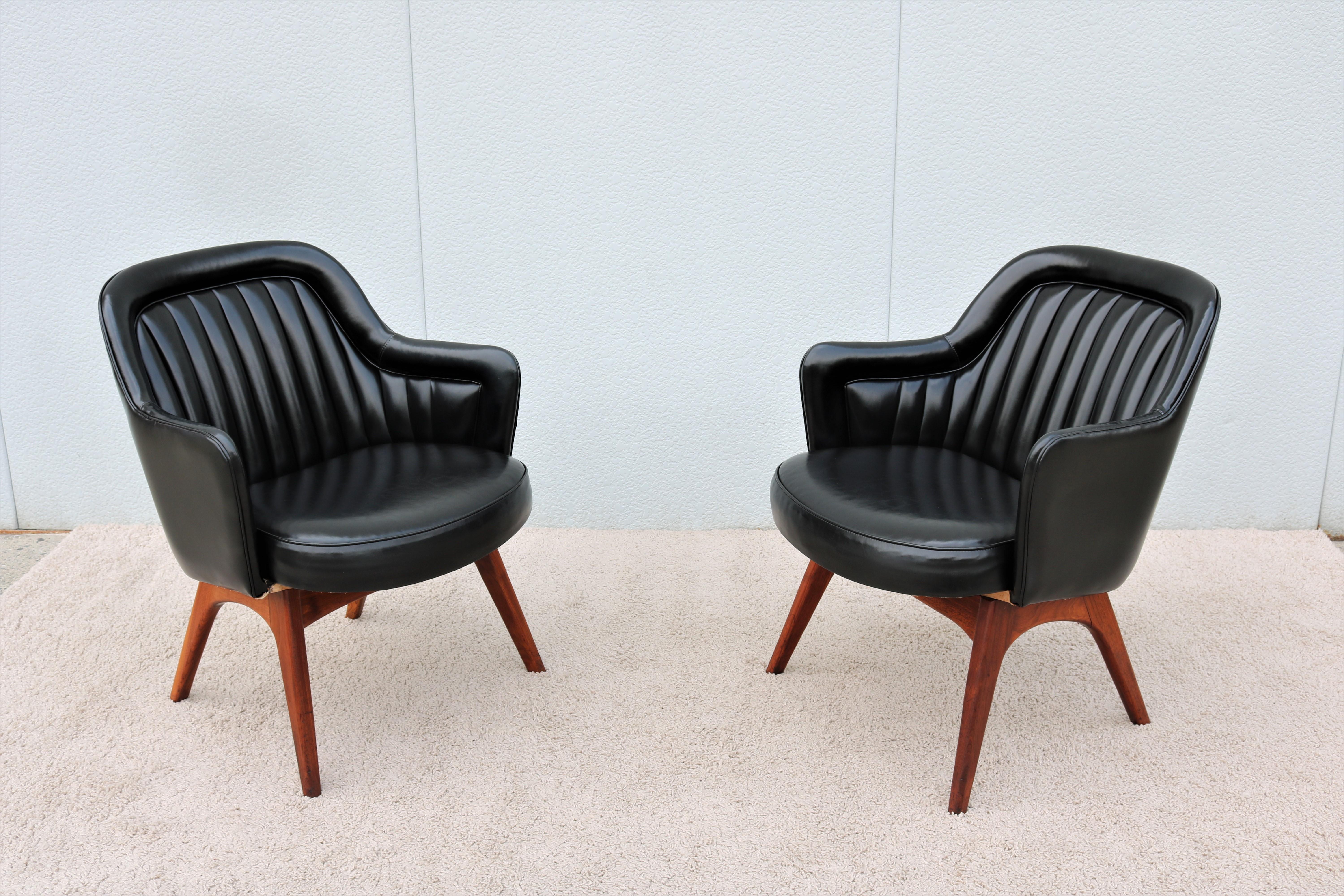 Fabulous Vintage Mid-Century Modern pair of Black Naugahyde and Walnut base Executive Armchairs, in the style of Eero Saarinen and Ward Bennett,

Classic and very comfortable design of Mid-Century modern make these chairs an impressive addition to
