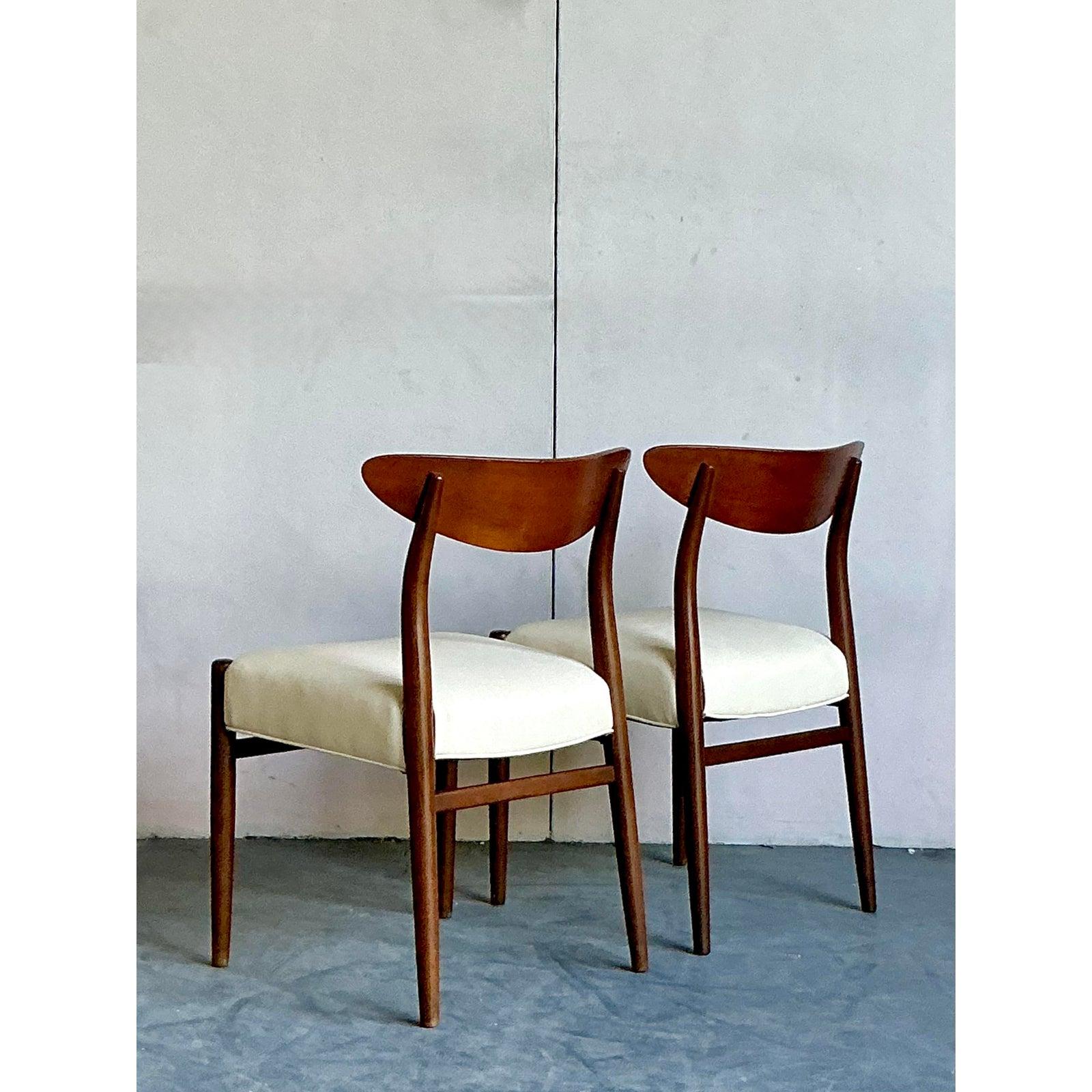 Vintage Mid-Century Modern Blade Back Dining Chairs - A Pair In Good Condition For Sale In West Palm Beach, FL