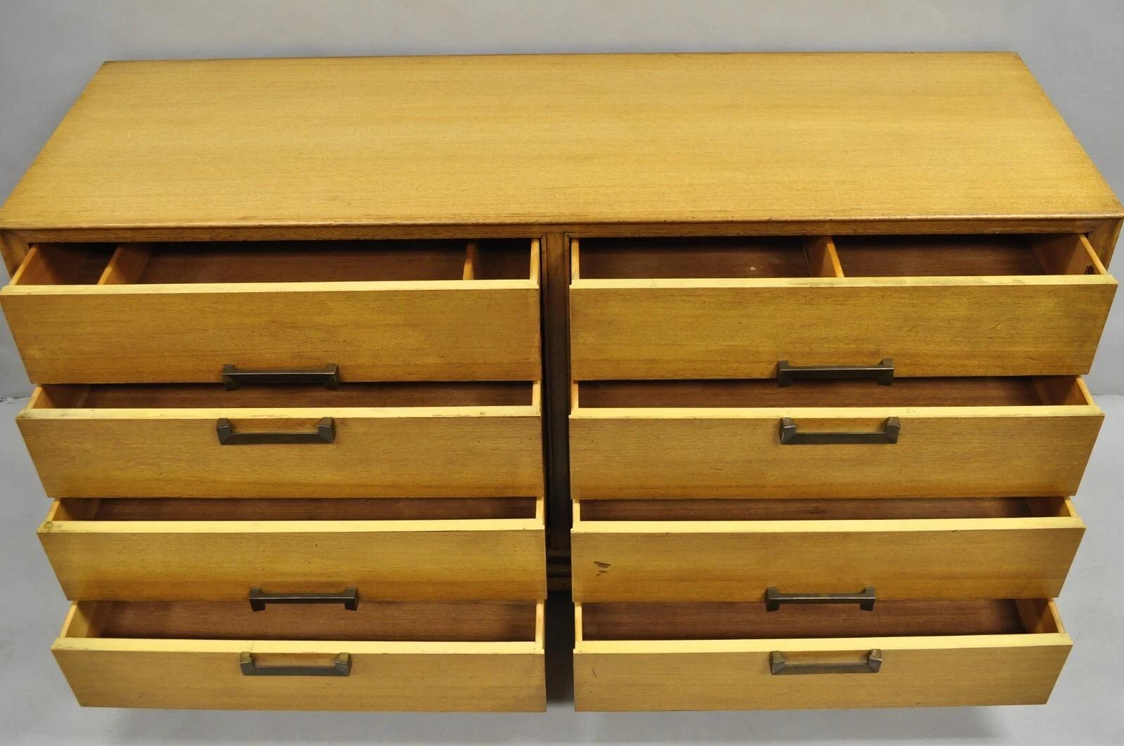 Mid-Century moderno Credenza lunga in mogano biondo vintage del Mid Century Modern di Red Lion in vendita
