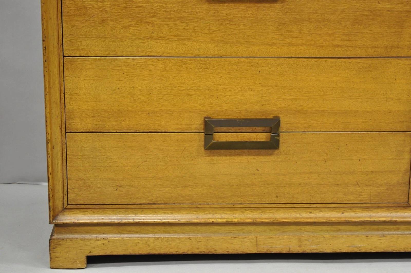 Sconosciuto Credenza lunga in mogano biondo vintage del Mid Century Modern di Red Lion in vendita