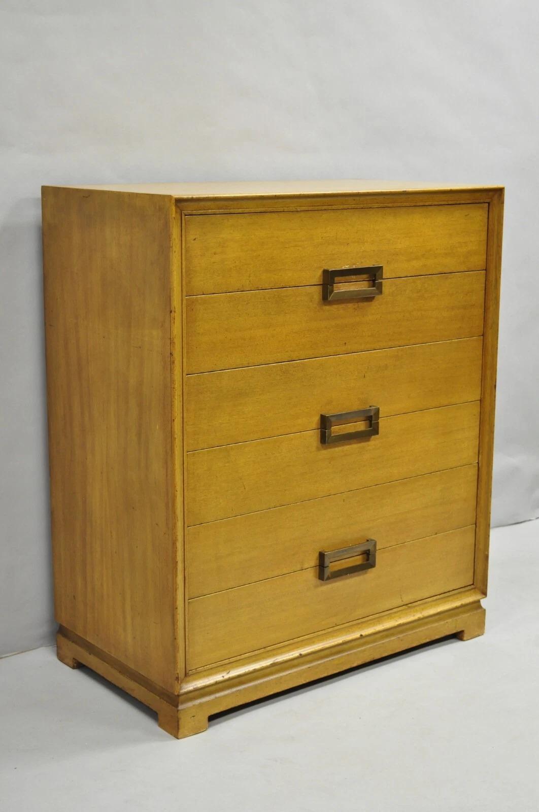 Comò alto in mogano biondo vintage della metà del secolo scorso di Red Lion Chair Co con 6 cassetti a coda di rondine e hardware in ottone unico. Circa metà del XX secolo. Misure: 43