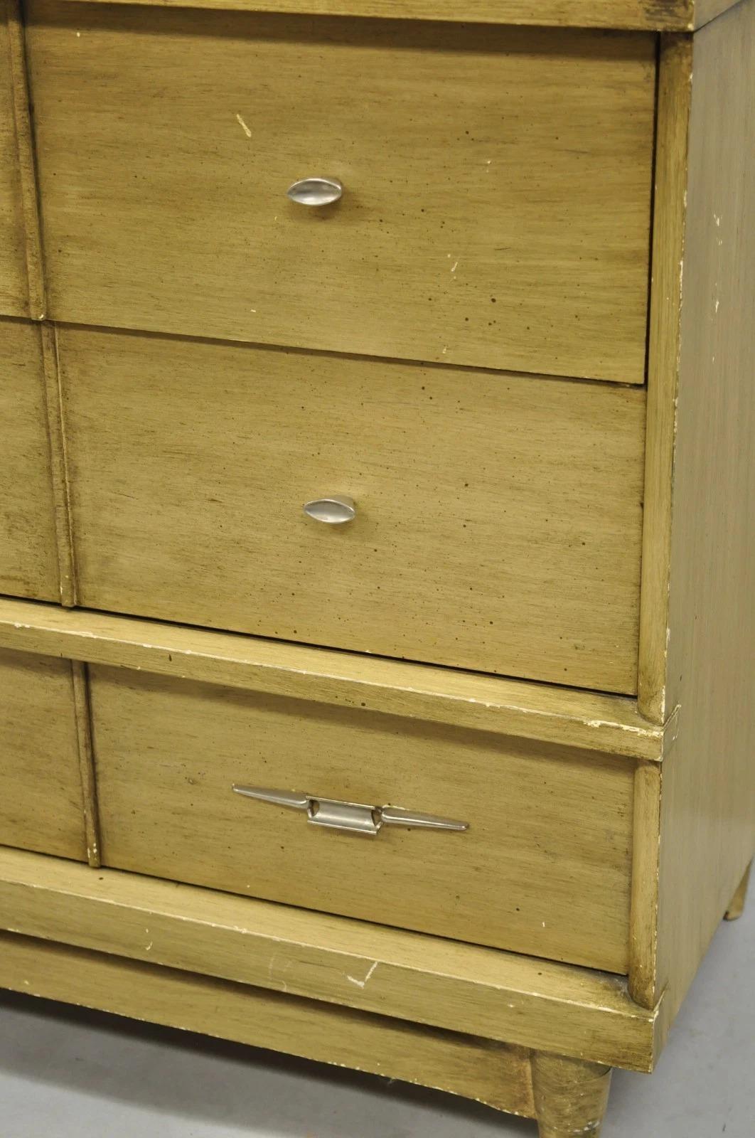 Vintage Mid Century Modern Blonde Wood 3 Drawer Dresser Commode Chest Nightstand In condizioni buone in vendita a Philadelphia, PA