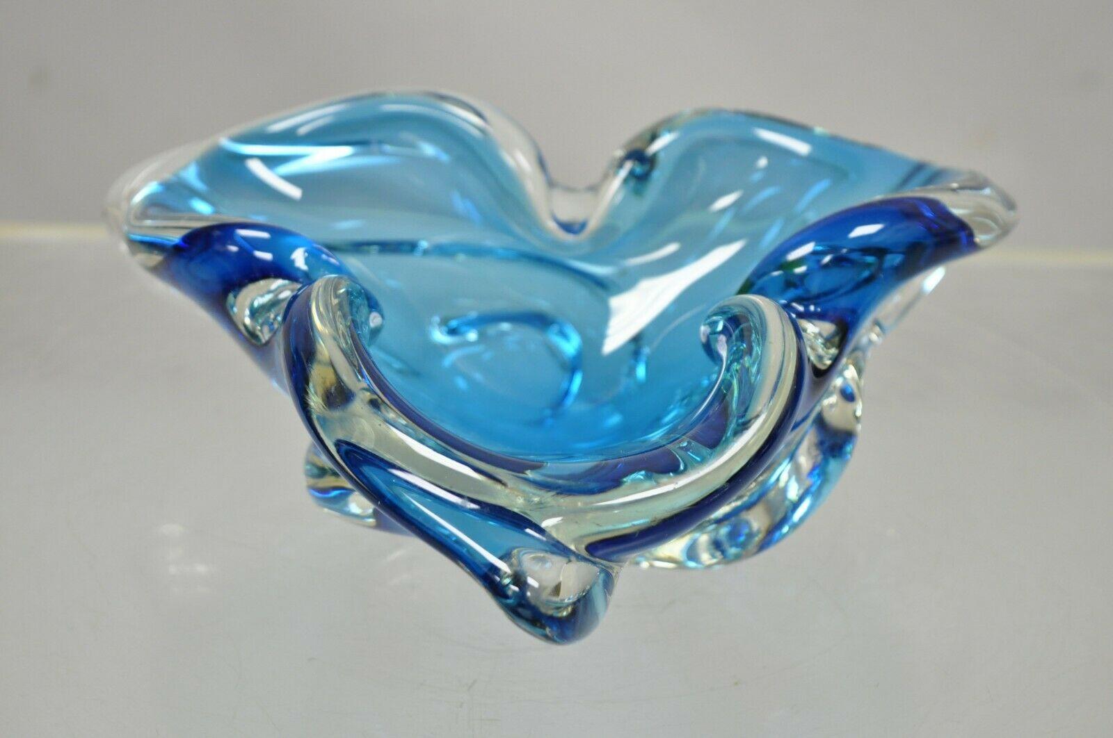 Vintage Mid-Century Modern blue blown glass trefoil murano style bowl dish/ item features thick blown glass, beautiful blue color. Great for trinkets, keys or change. Circa mid-20th century. Measurements: 3.5