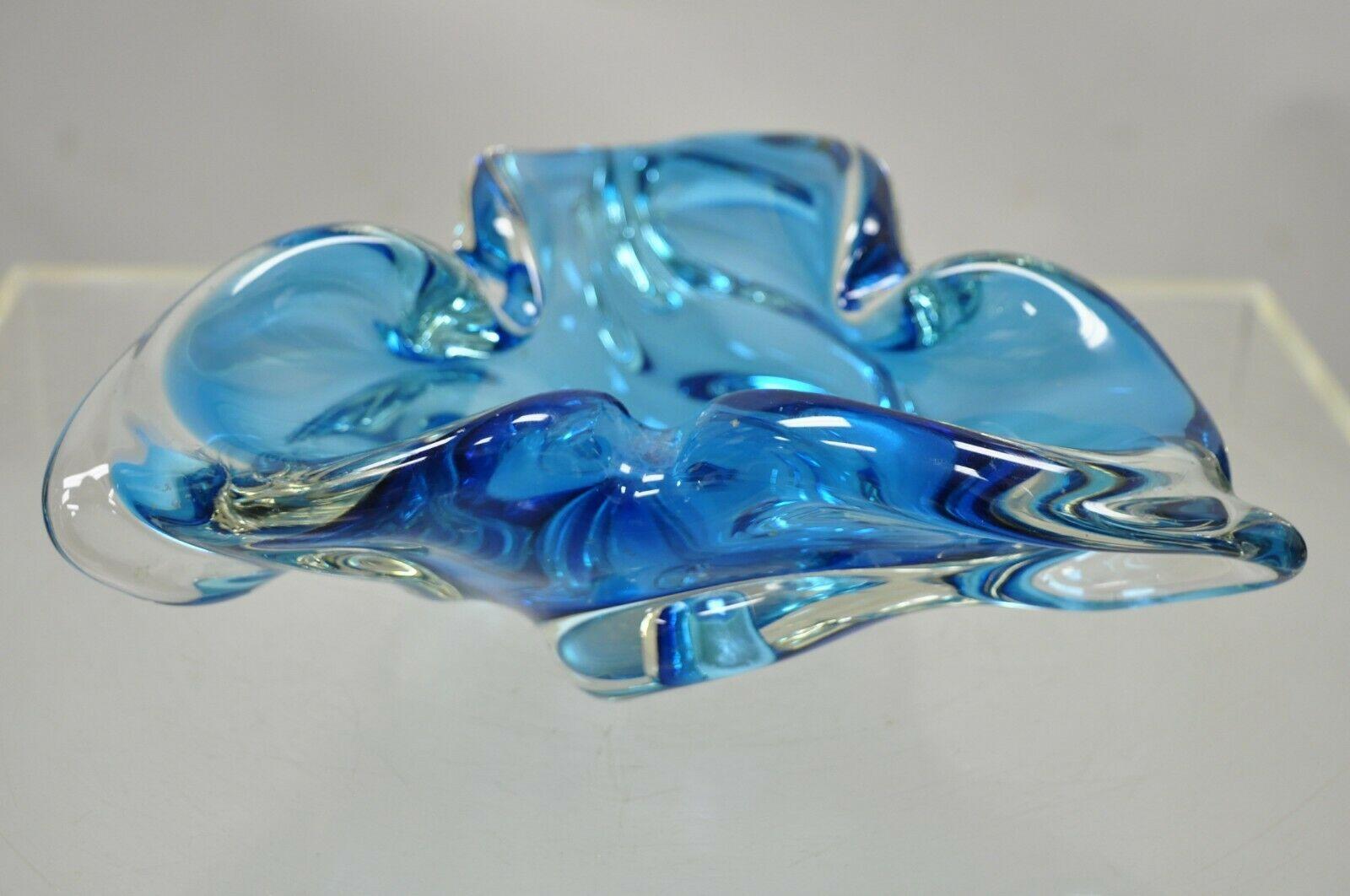 Vintage Mid-Century Modern Blue Blown Glass Trefoil Murano Style Bowl Dish In Good Condition For Sale In Philadelphia, PA