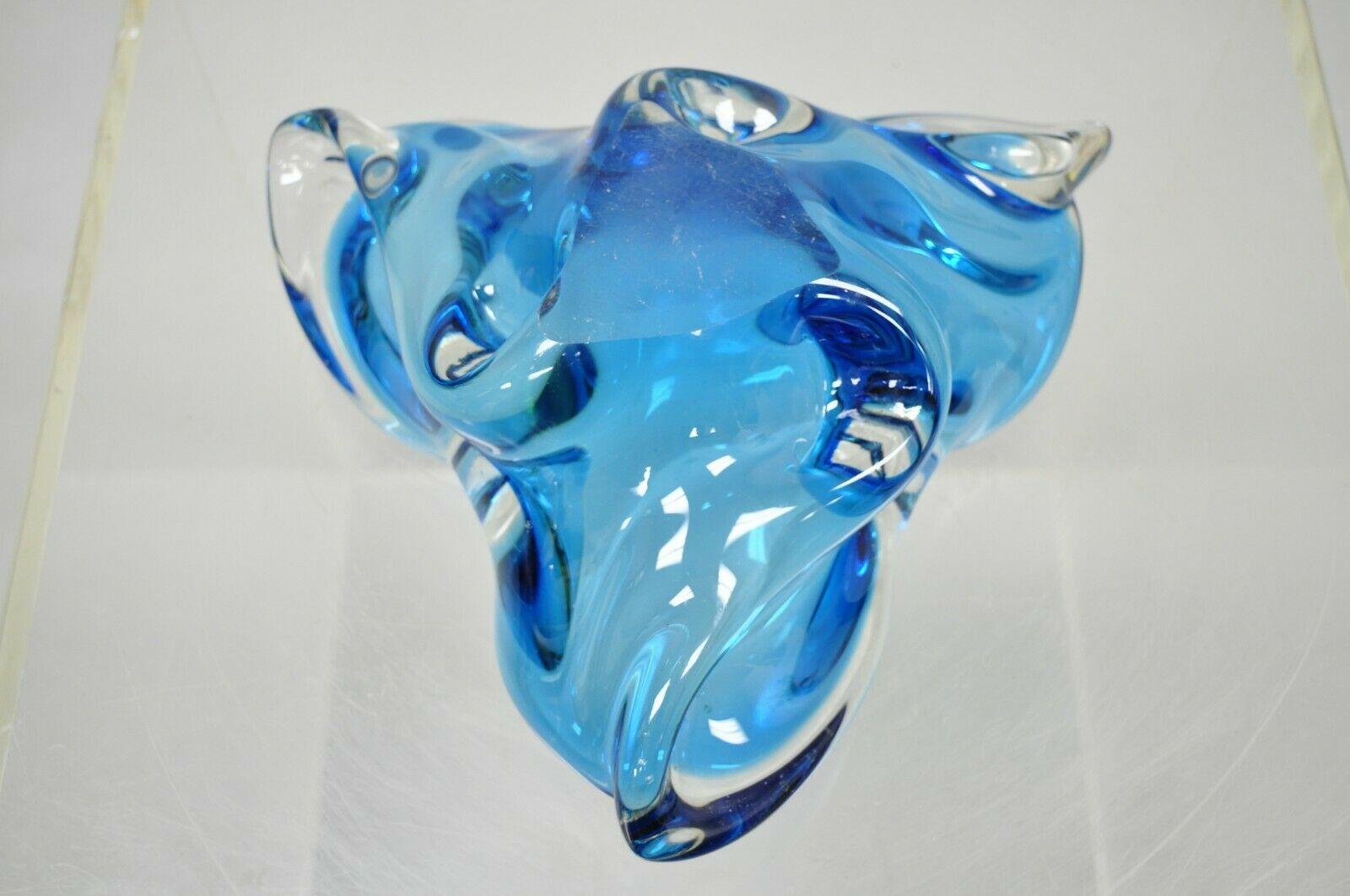 Vintage Mid-Century Modern Blue Blown Glass Trefoil Murano Style Bowl Dish For Sale 2