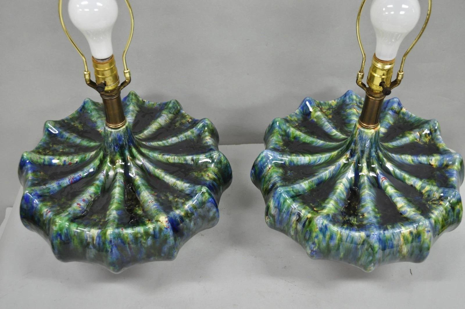 Mid-Century Modern Lampes de table en céramique bleue et verte Vintage Mid Century Modern by Modernera - une paire en vente