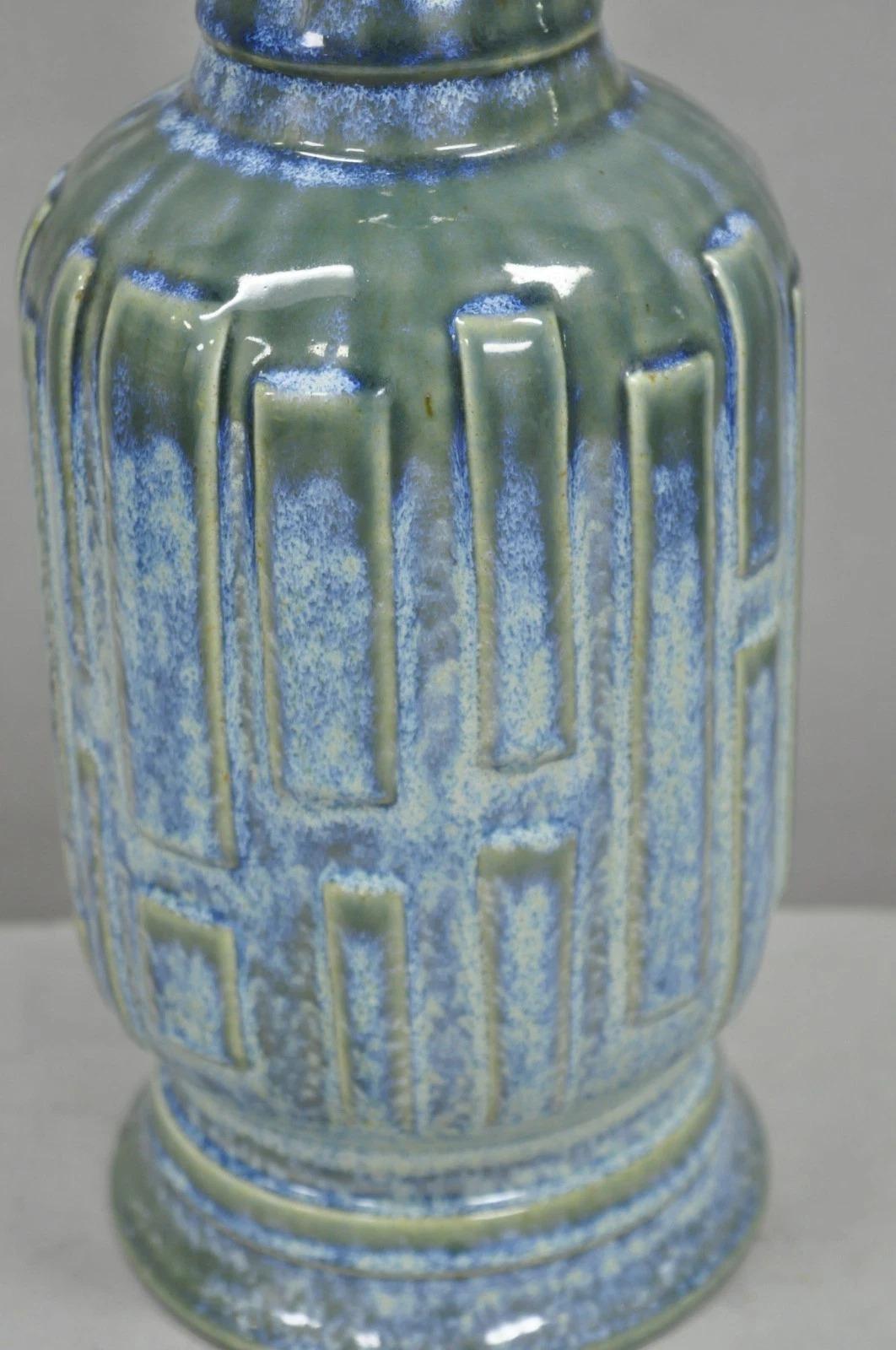 Lámpara de sobremesa vintage de cerámica esmaltada azul y verde de mediados del siglo XX en Bueno estado para la venta en Philadelphia, PA